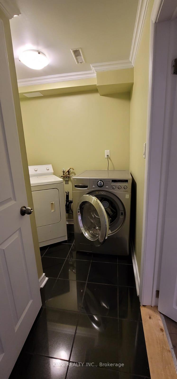 Photo 7 of 13 Brookland Drive W, Brampton, Avondale — HOMEH