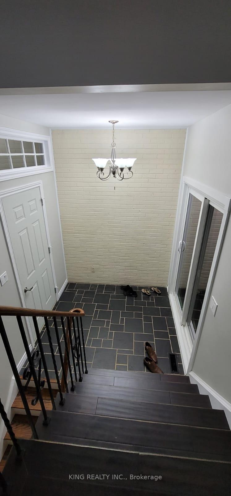 Photo 8 of 13 Brookland Drive W, Brampton, Avondale — HOMEH