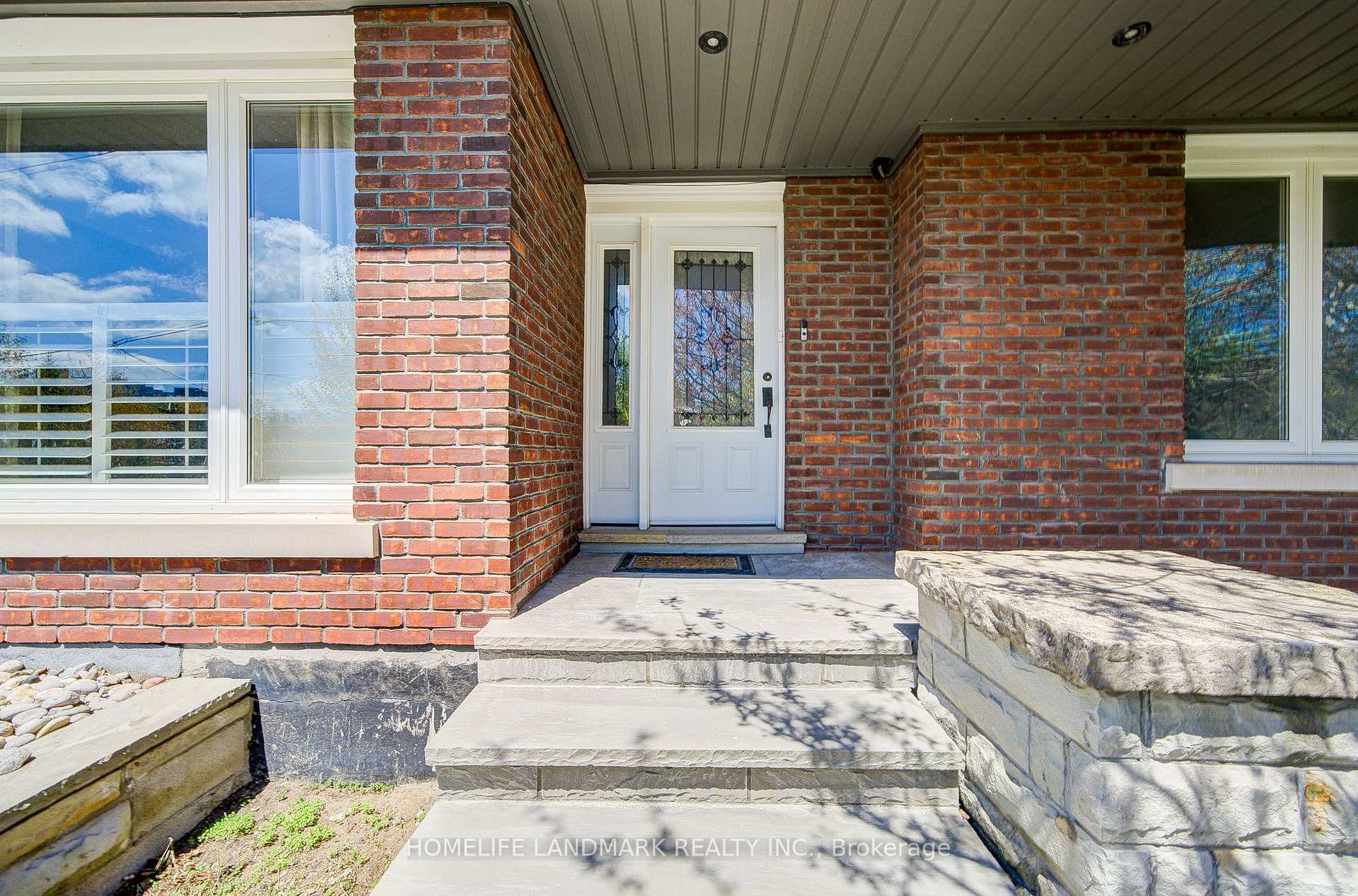 Photo 11 of 102 Stratford Crescent, North York, Bridle Path-Sunnybrook-York Mills — HOMEH
