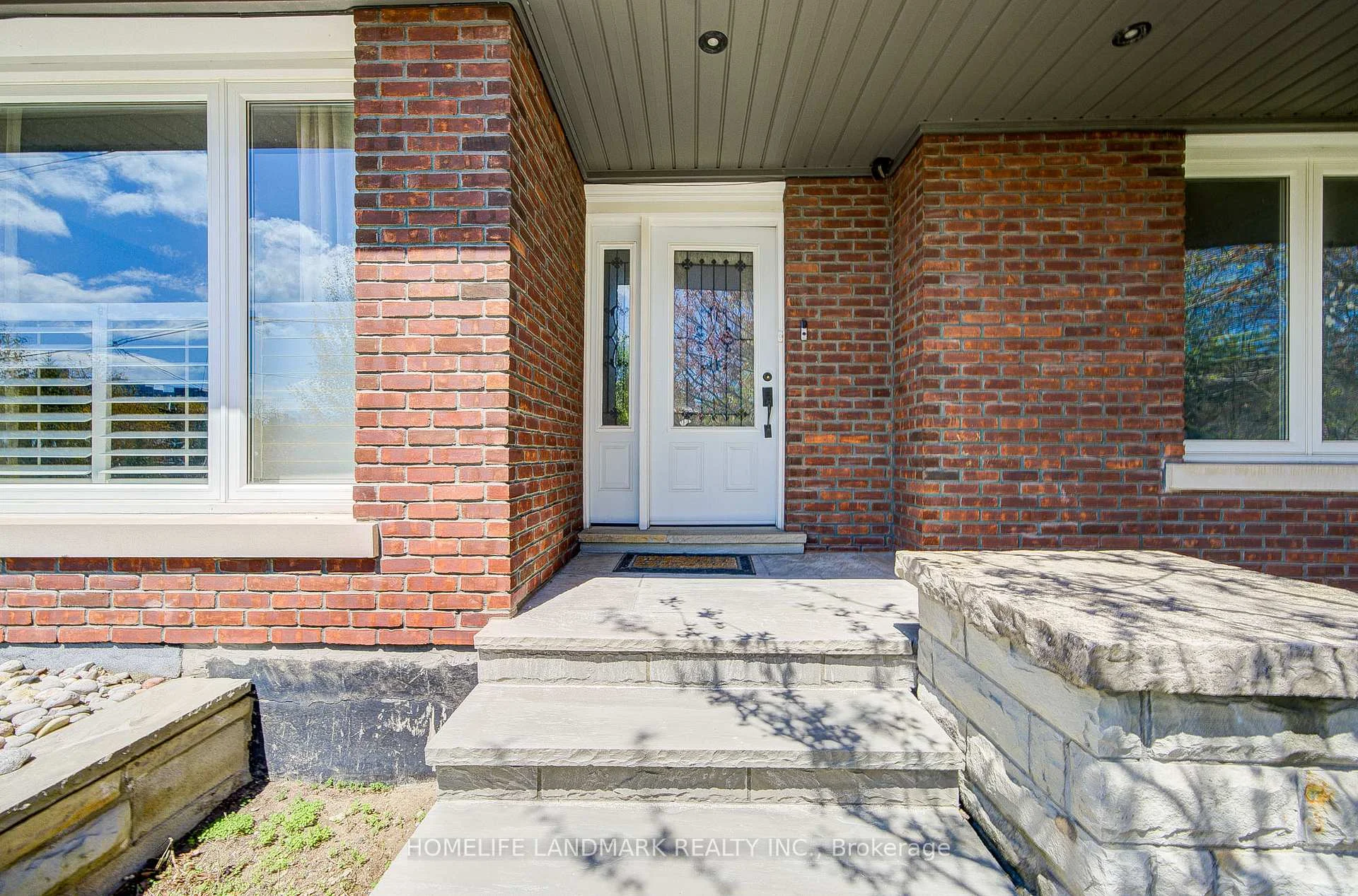 Photo 7 of 102 Stratford Crescent, North York, Bridle Path-Sunnybrook-York Mills — HOMEH
