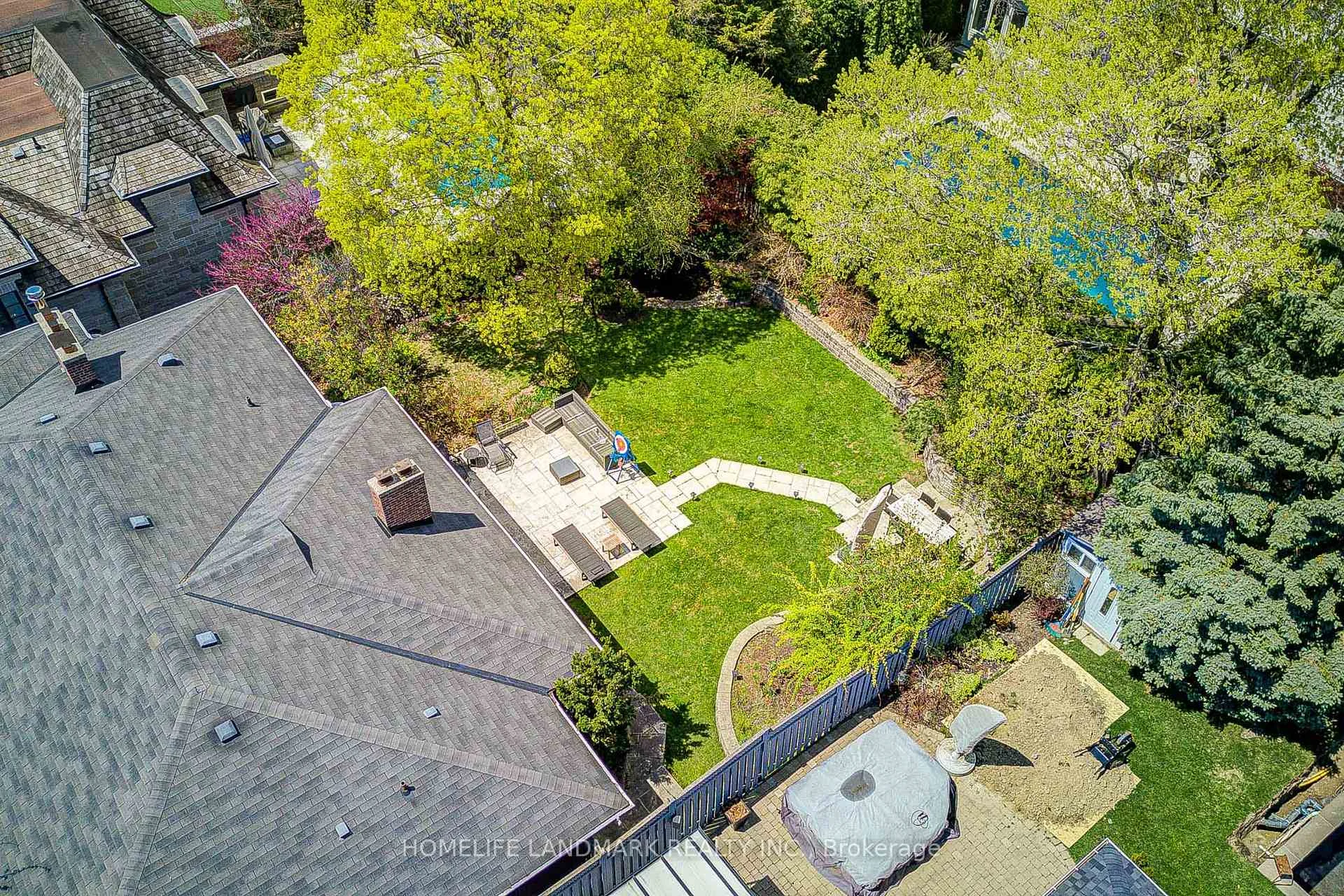 Photo 8 of 102 Stratford Crescent, North York, Bridle Path-Sunnybrook-York Mills — HOMEH