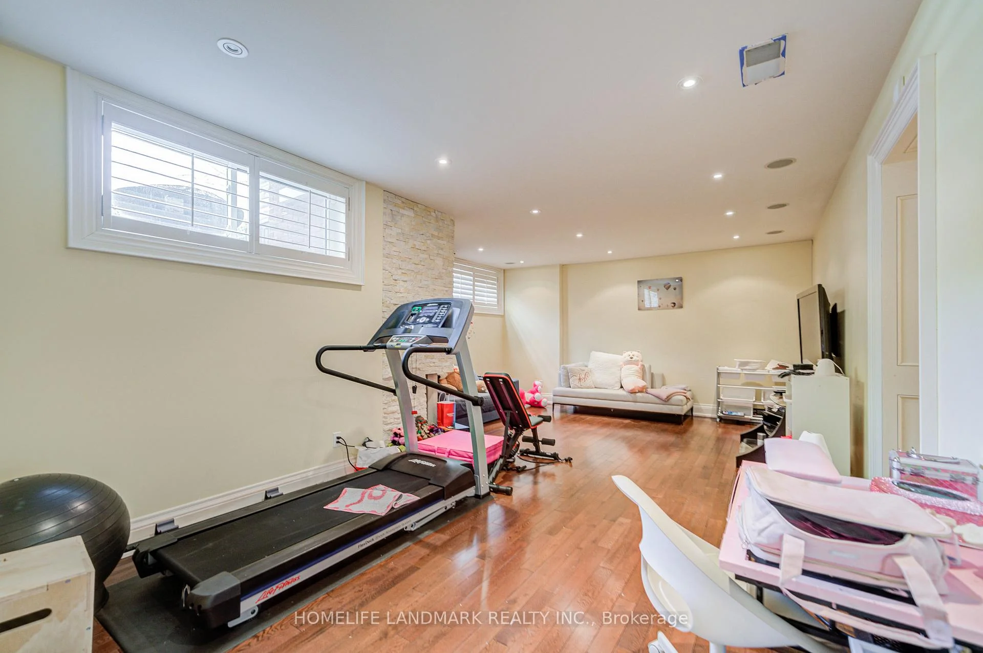 Photo 43 of 102 Stratford Crescent, North York, Bridle Path-Sunnybrook-York Mills — HOMEH