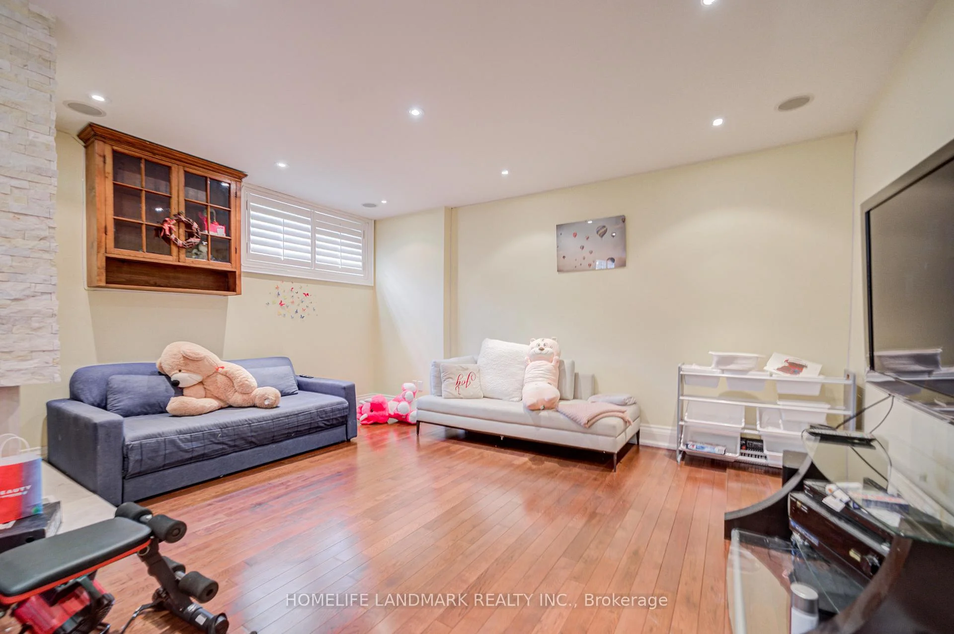 Photo 44 of 102 Stratford Crescent, North York, Bridle Path-Sunnybrook-York Mills — HOMEH