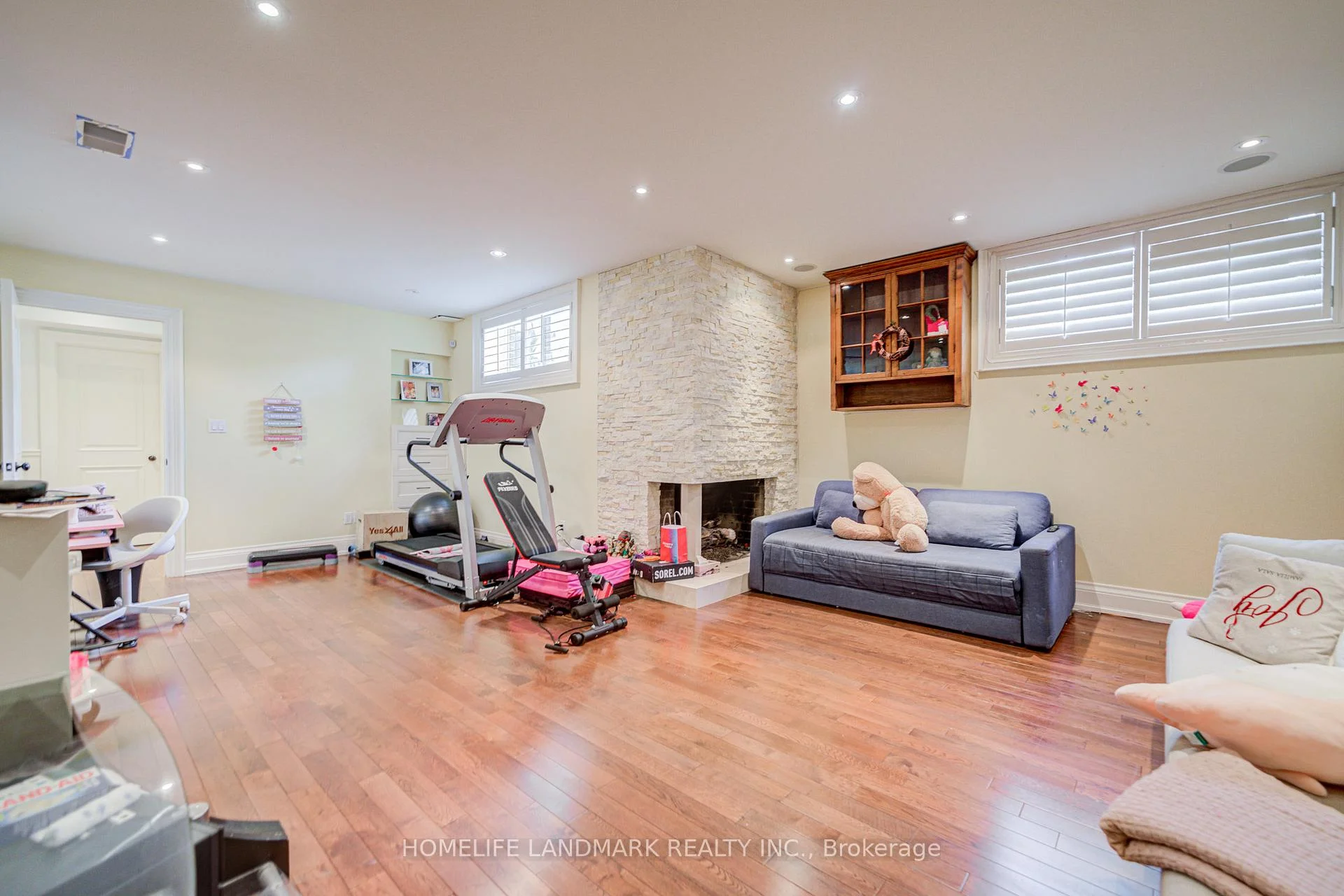 Photo 45 of 102 Stratford Crescent, North York, Bridle Path-Sunnybrook-York Mills — HOMEH