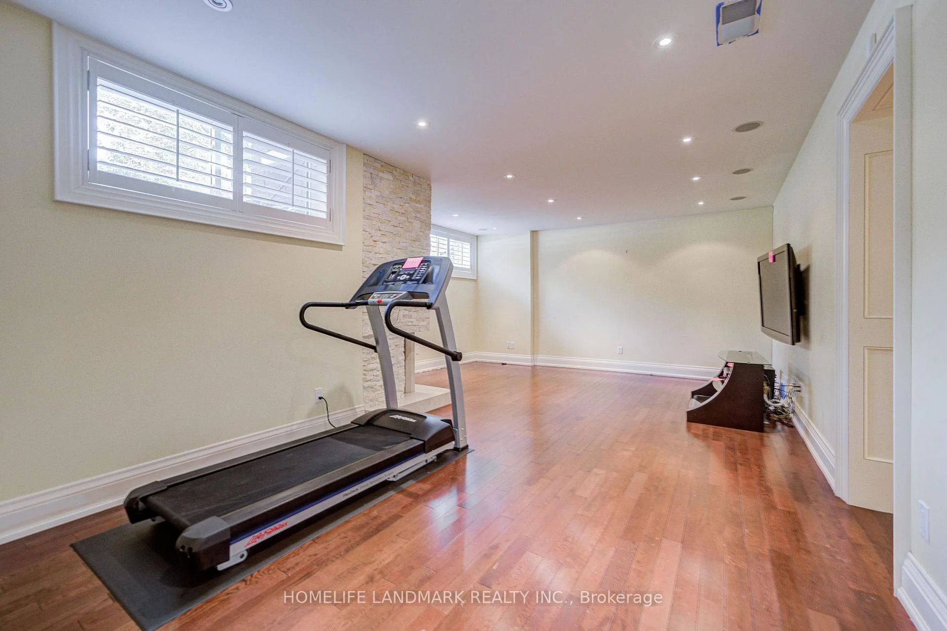 Photo 84 of 102 Stratford Crescent, North York, Bridle Path-Sunnybrook-York Mills — HOMEH