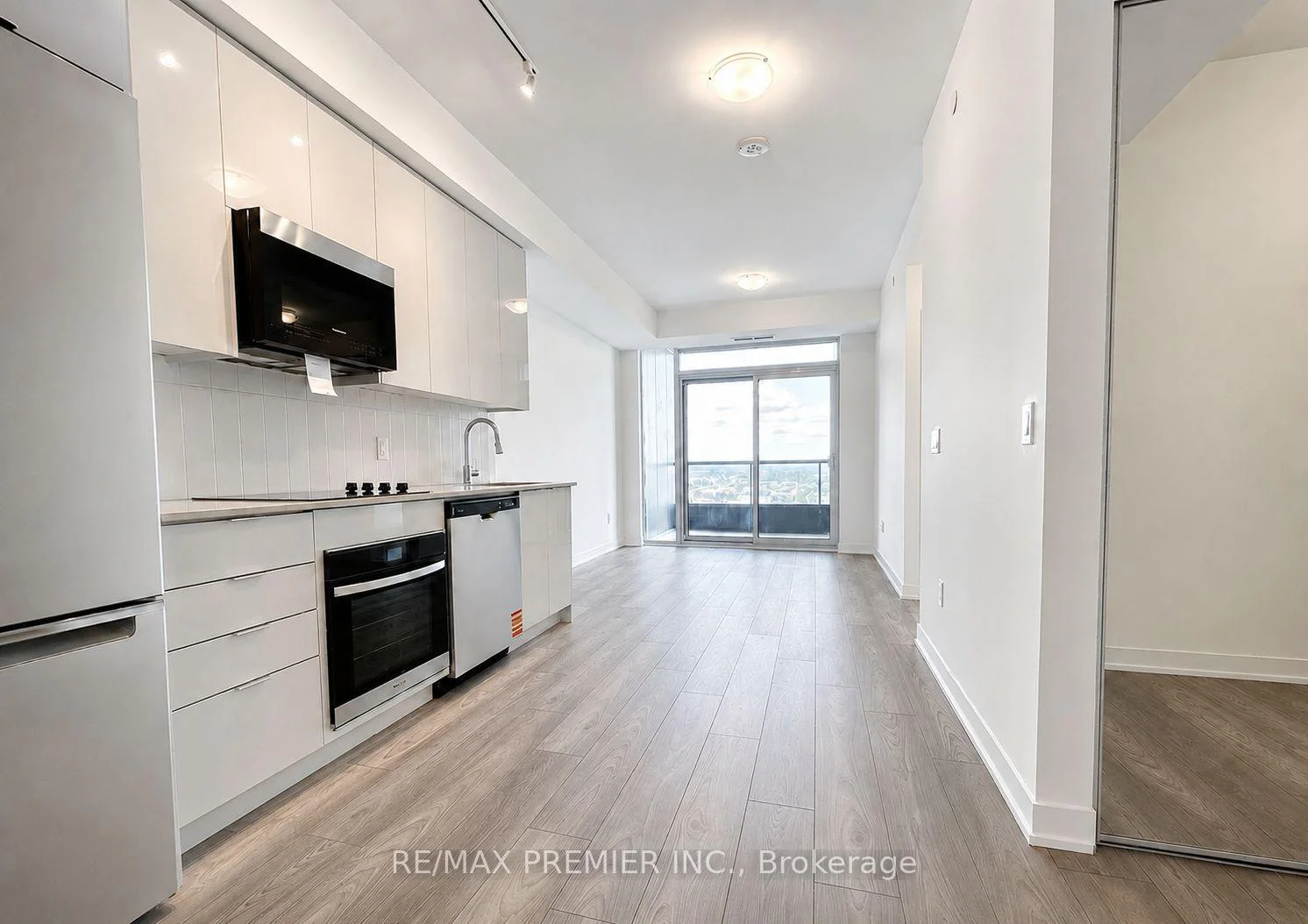 Photo 4 of Unit 1707, 474 Caldari Road, Vaughan, Concord — HOMEH