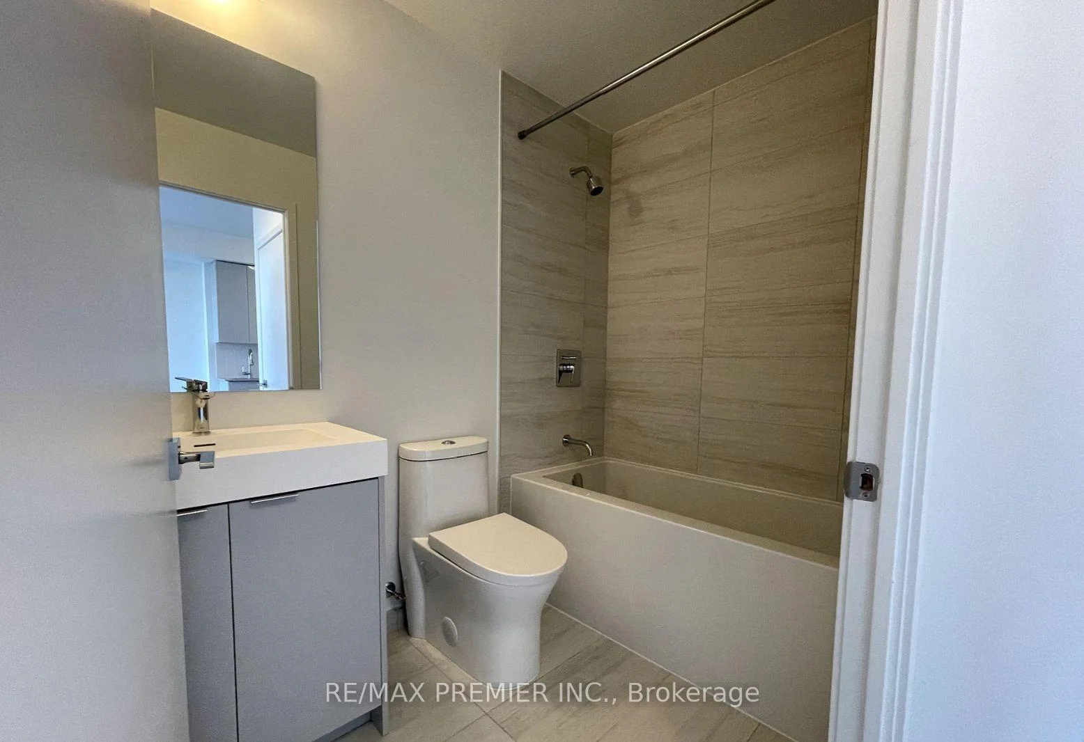 Photo 6 of Unit 1707, 474 Caldari Road, Vaughan, Concord — HOMEH