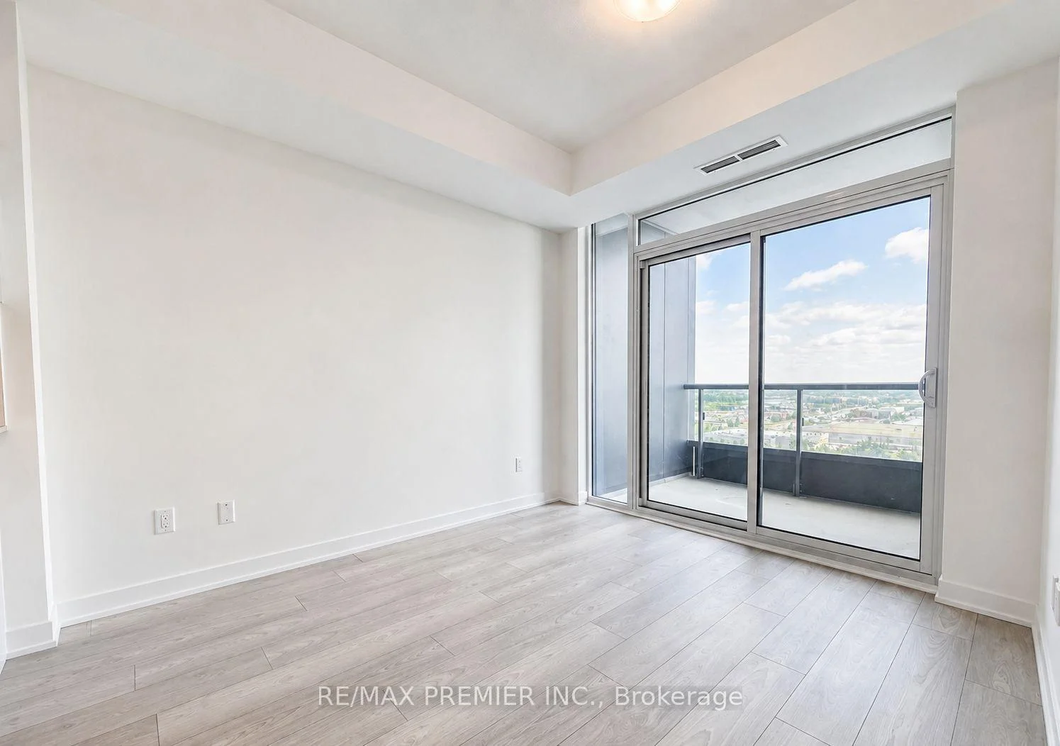 Photo 10 of Unit 1707, 474 Caldari Road, Vaughan, Concord — HOMEH