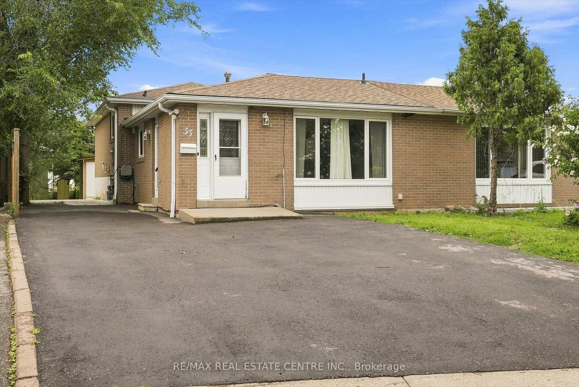 Photo 2 of Unit Lower, 33 Garside Crescent, Brampton, Northgate — HOMEH