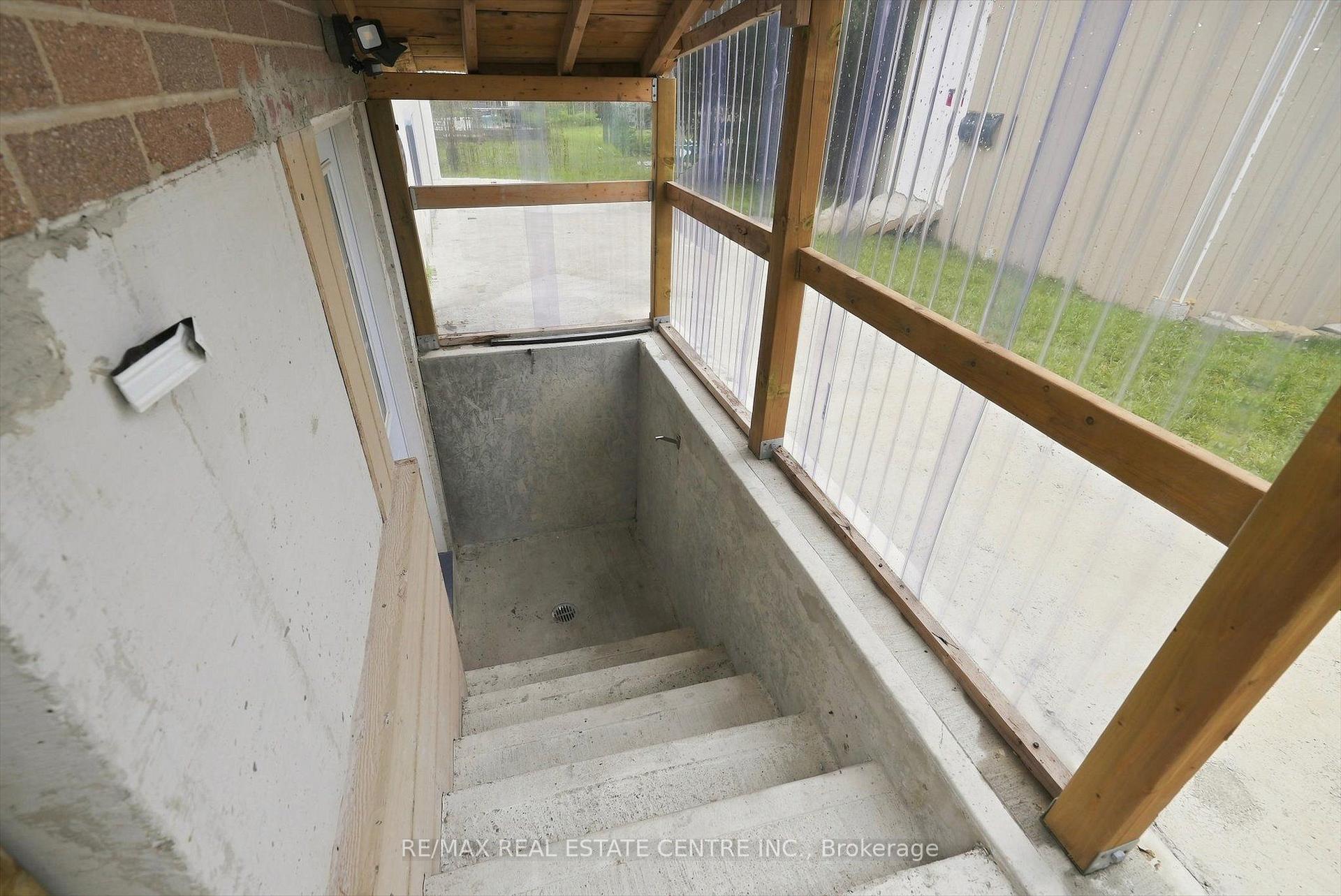 Photo 4 of Unit Lower, 33 Garside Crescent, Brampton, Northgate — HOMEH