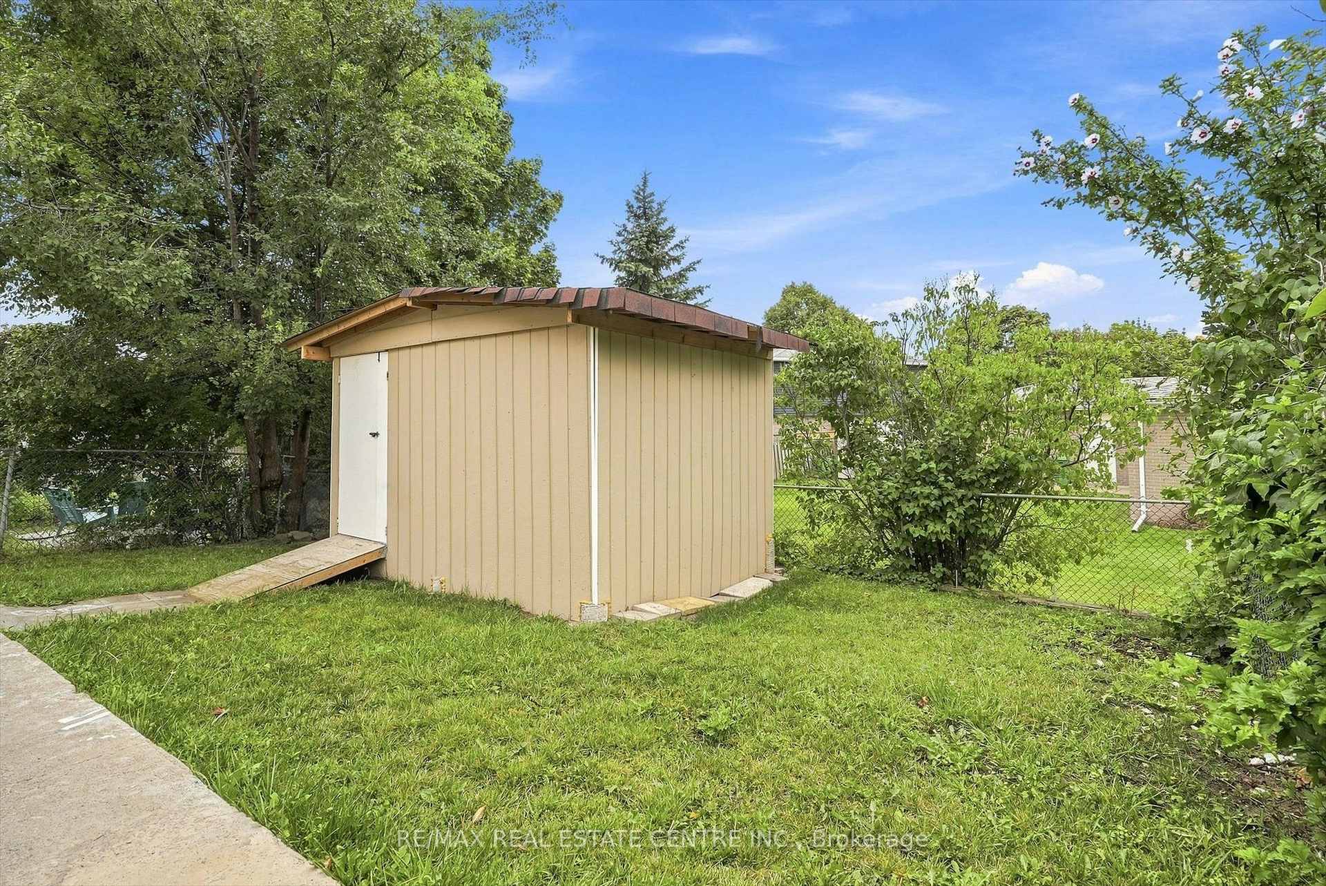 Photo 18 of Unit Lower, 33 Garside Crescent, Brampton, Northgate — HOMEH