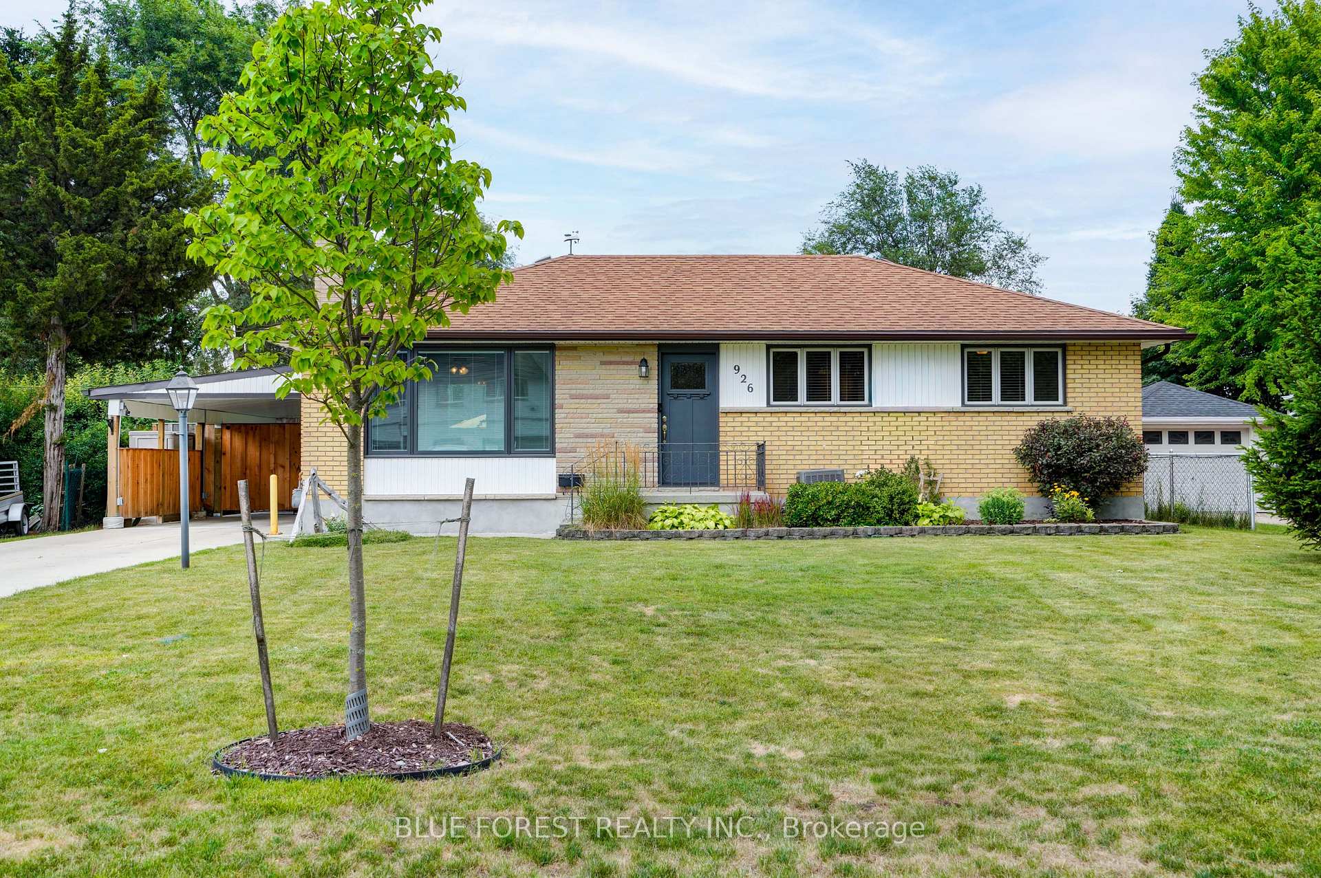 Photo 1 of 926 Eagle Crescent, London, South J — HOMEH
