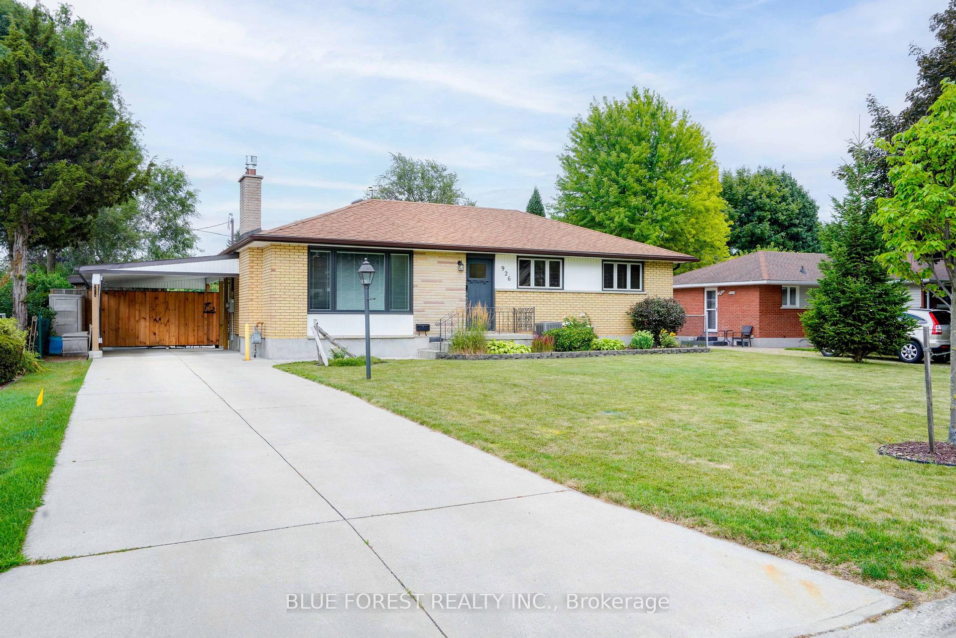 Photo 2 of 926 Eagle Crescent, London, South J — HOMEH