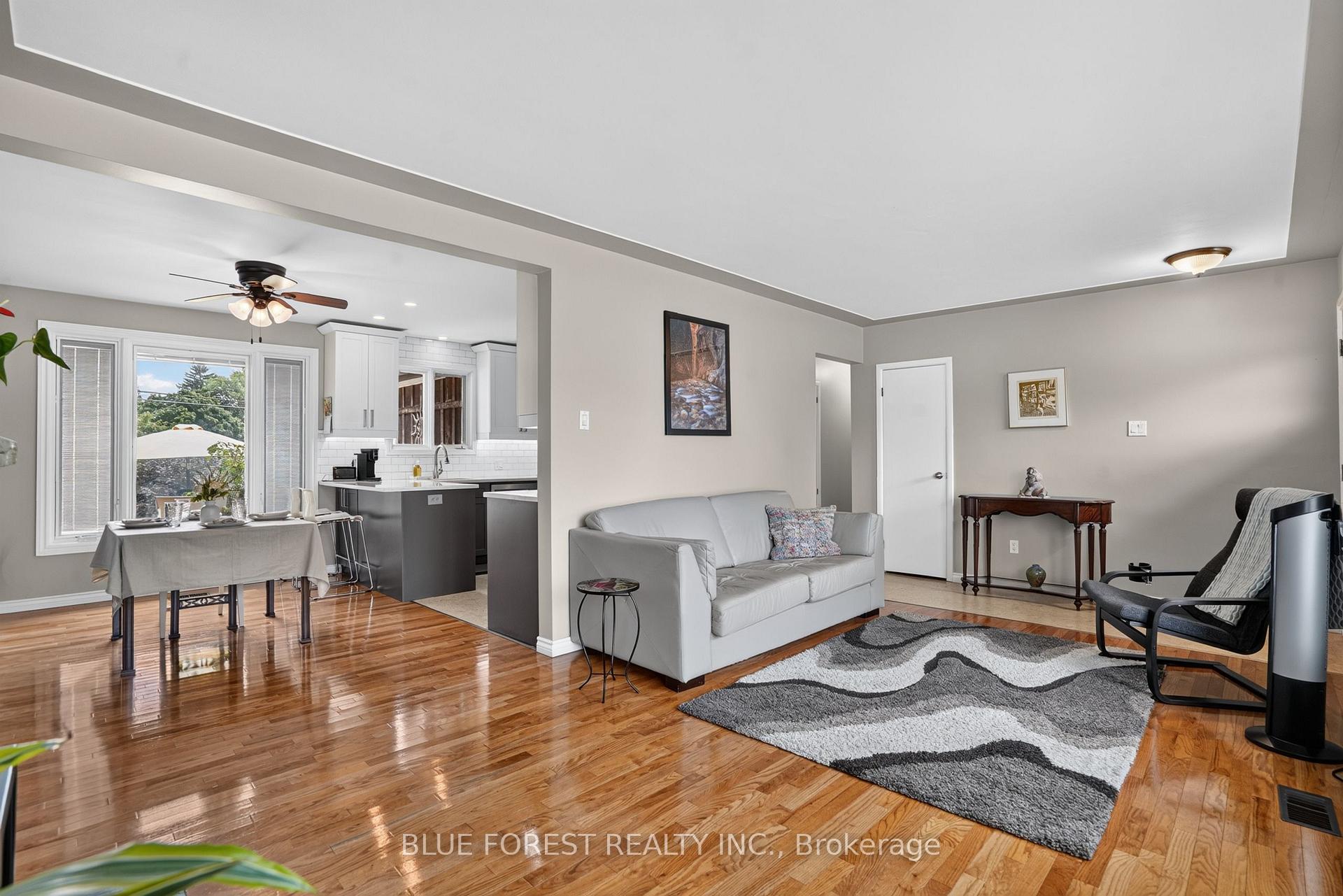 Photo 8 of 926 Eagle Crescent, London, South J — HOMEH
