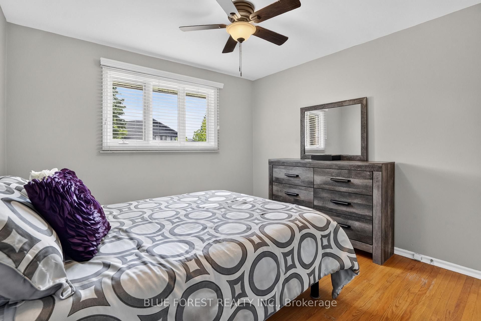 Photo 20 of 926 Eagle Crescent, London, South J — HOMEH