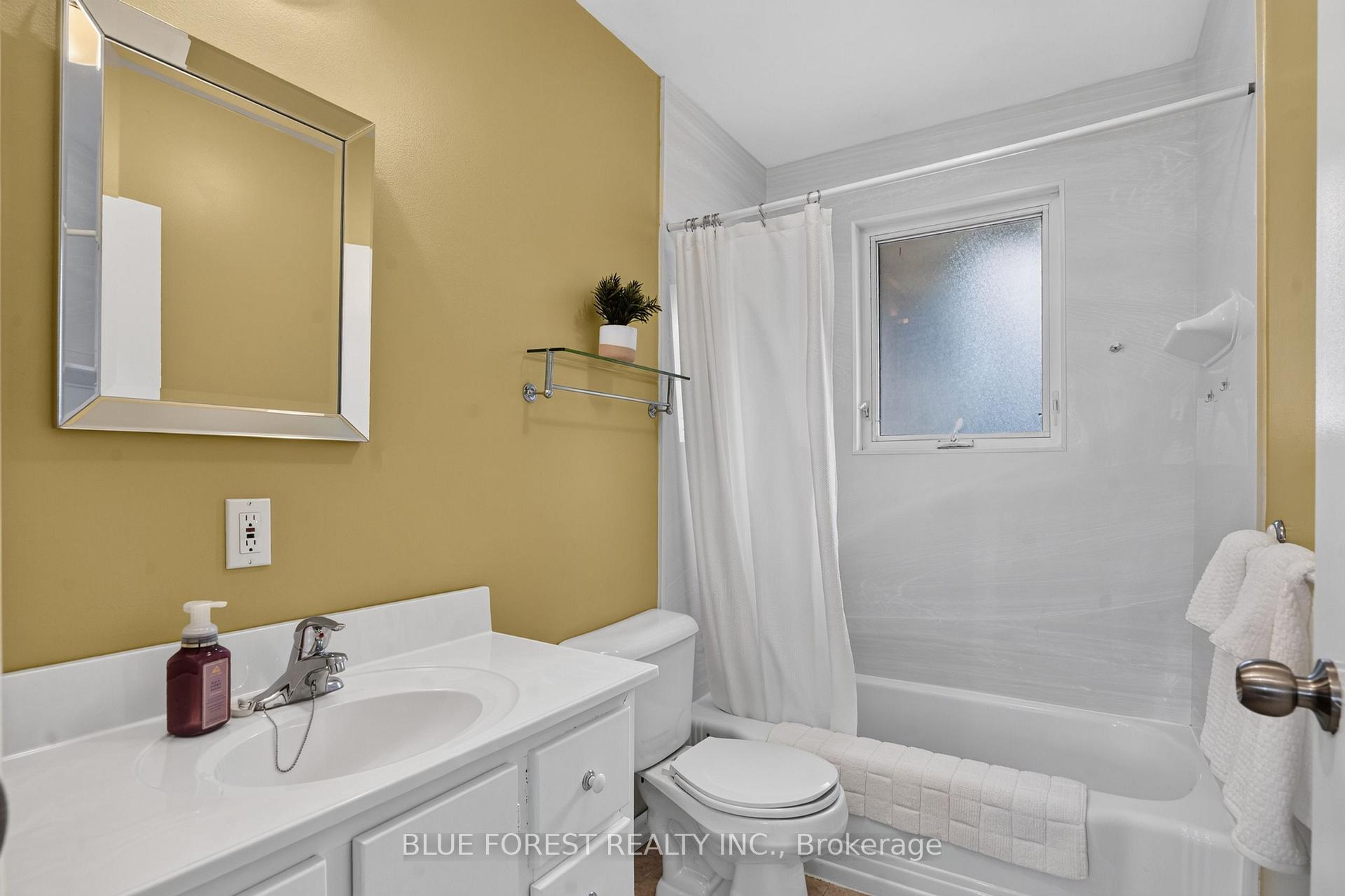 Photo 26 of 926 Eagle Crescent, London, South J — HOMEH