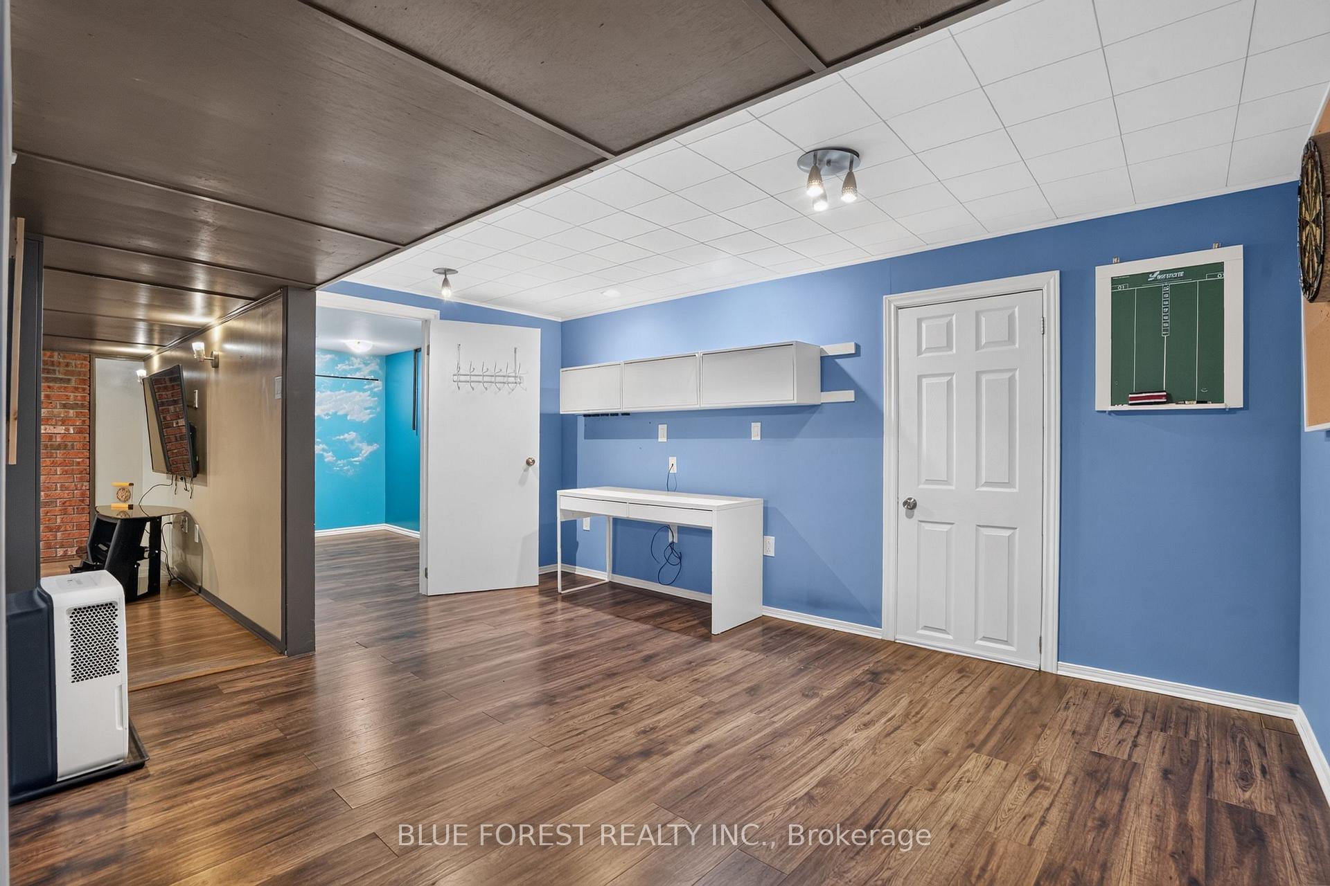 Photo 28 of 926 Eagle Crescent, London, South J — HOMEH