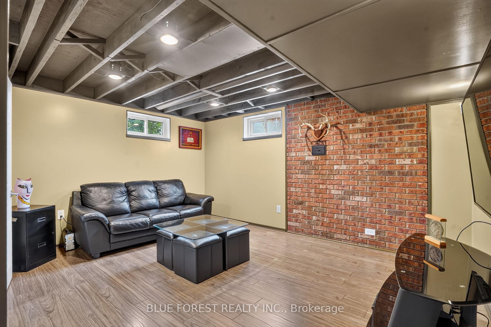 Photo 31 of 926 Eagle Crescent, London, South J — HOMEH