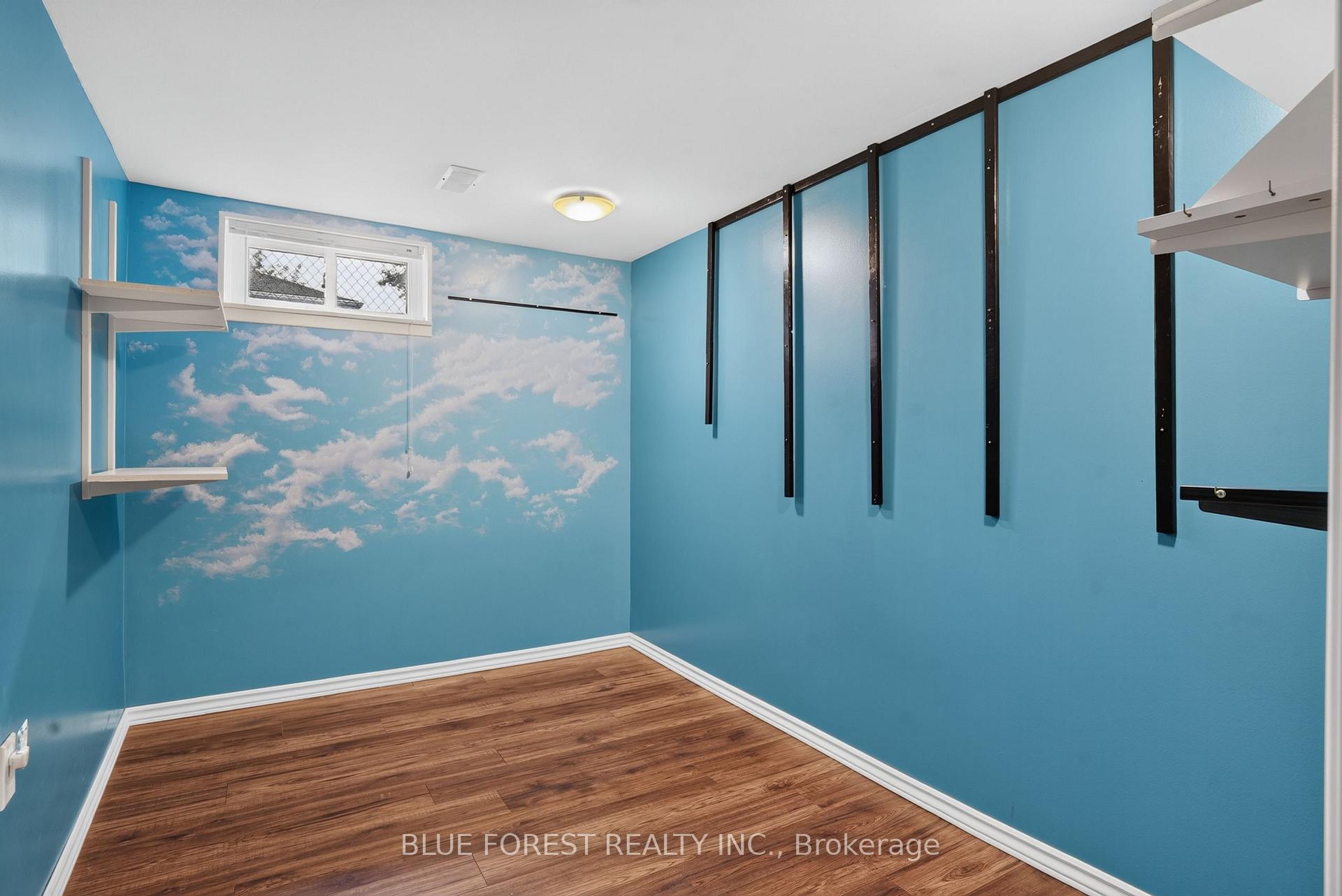 Photo 37 of 926 Eagle Crescent, London, South J — HOMEH