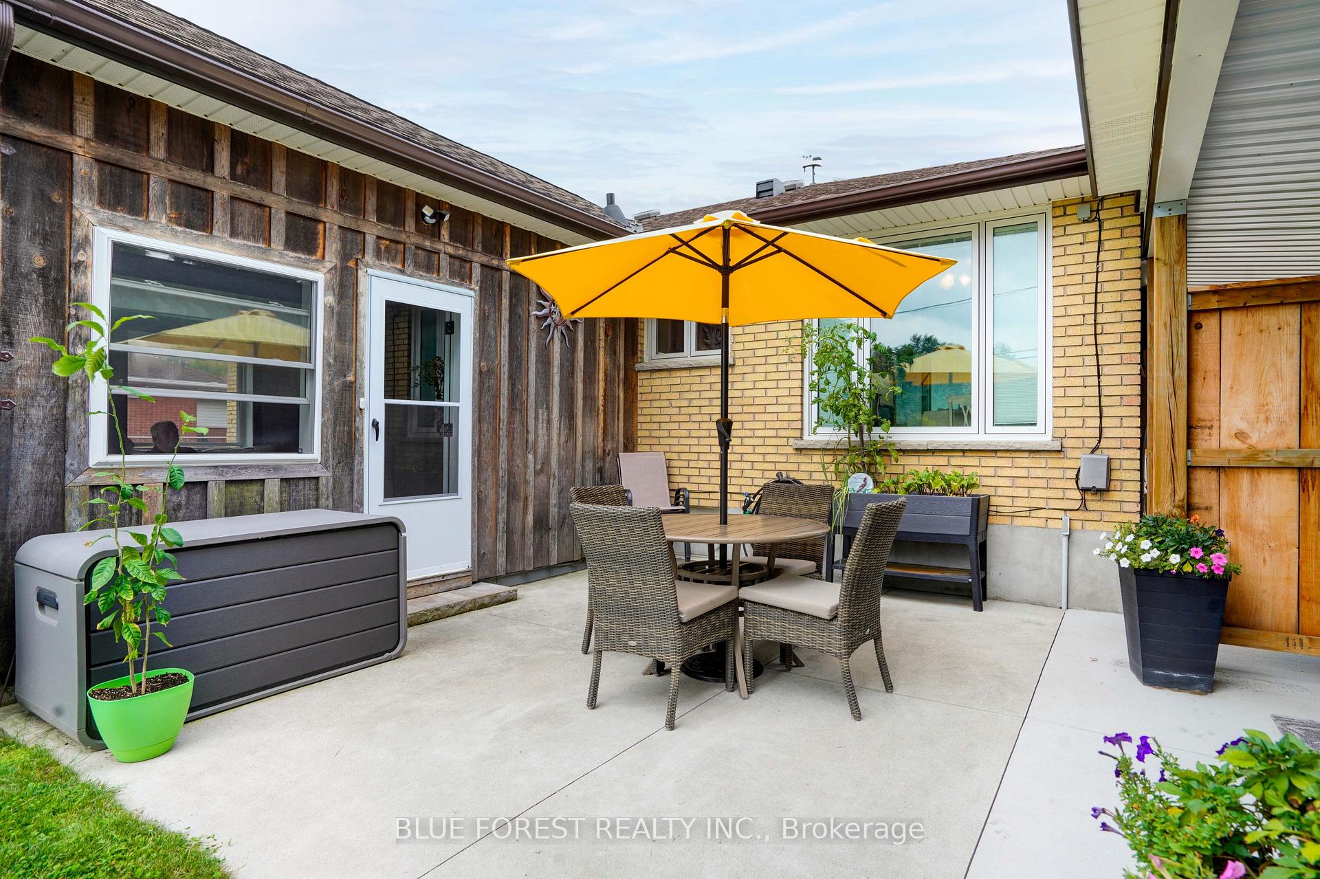 Photo 40 of 926 Eagle Crescent, London, South J — HOMEH