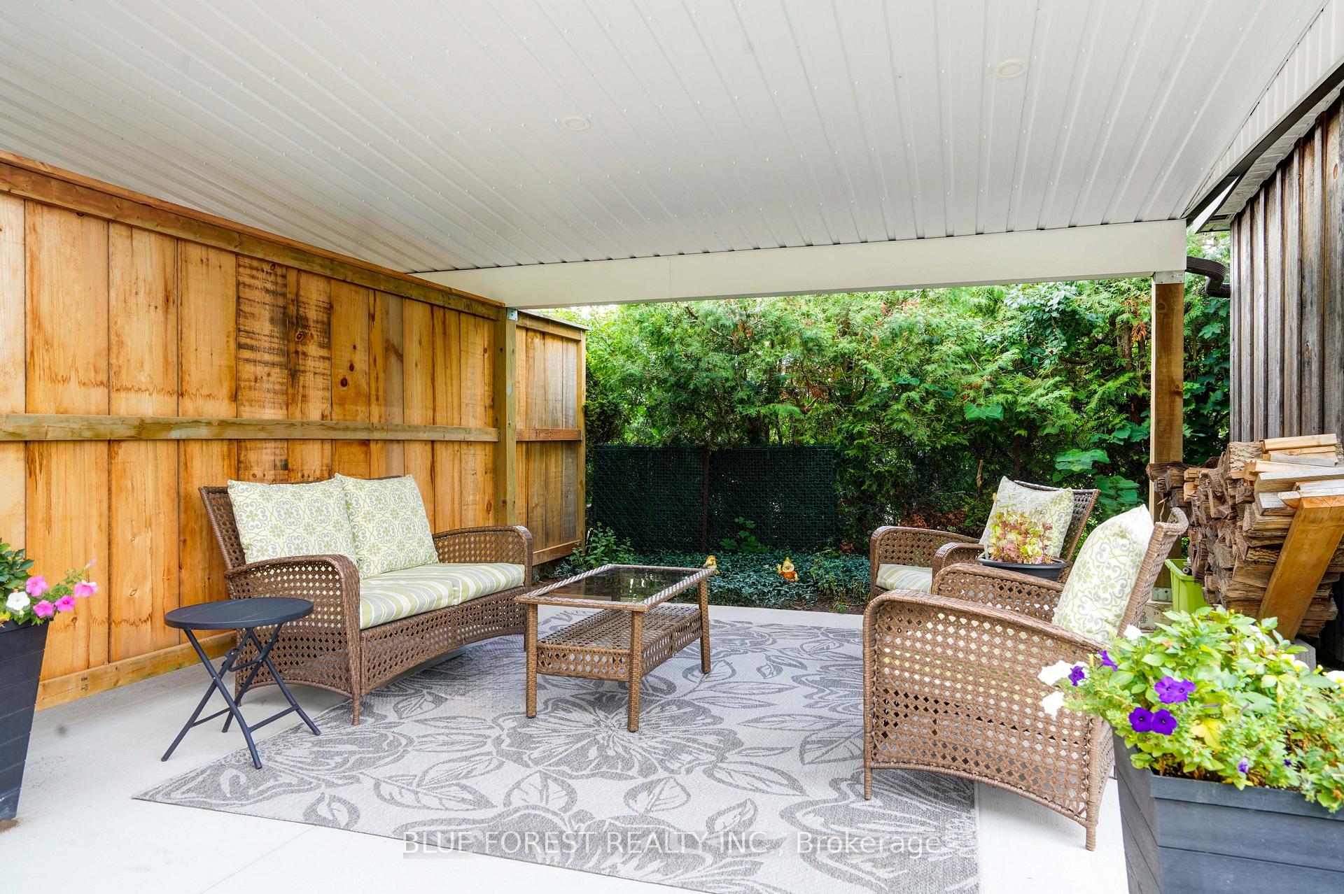 Photo 42 of 926 Eagle Crescent, London, South J — HOMEH