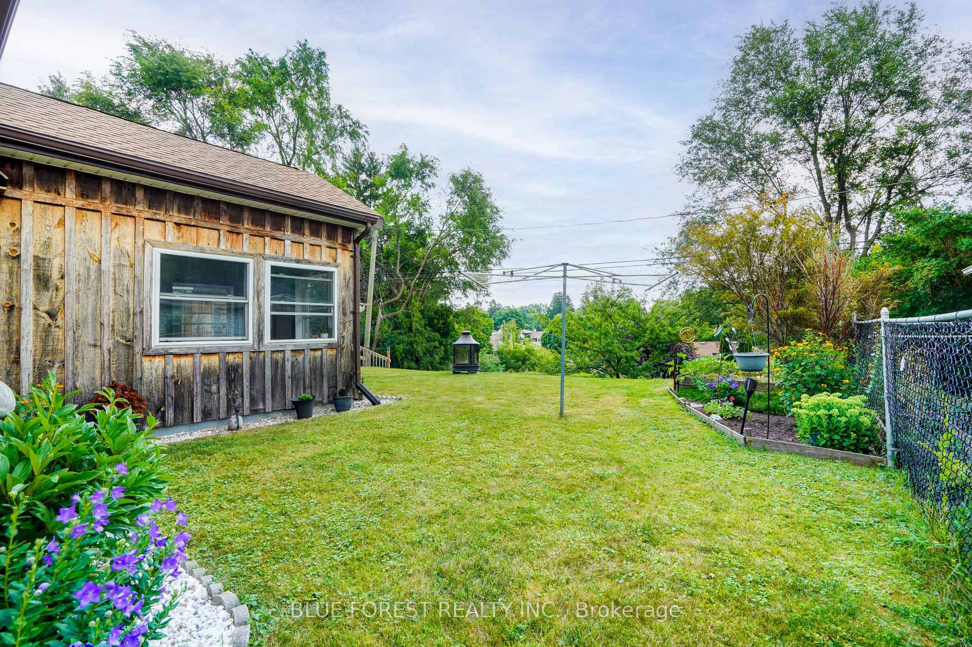 Photo 45 of 926 Eagle Crescent, London, South J — HOMEH
