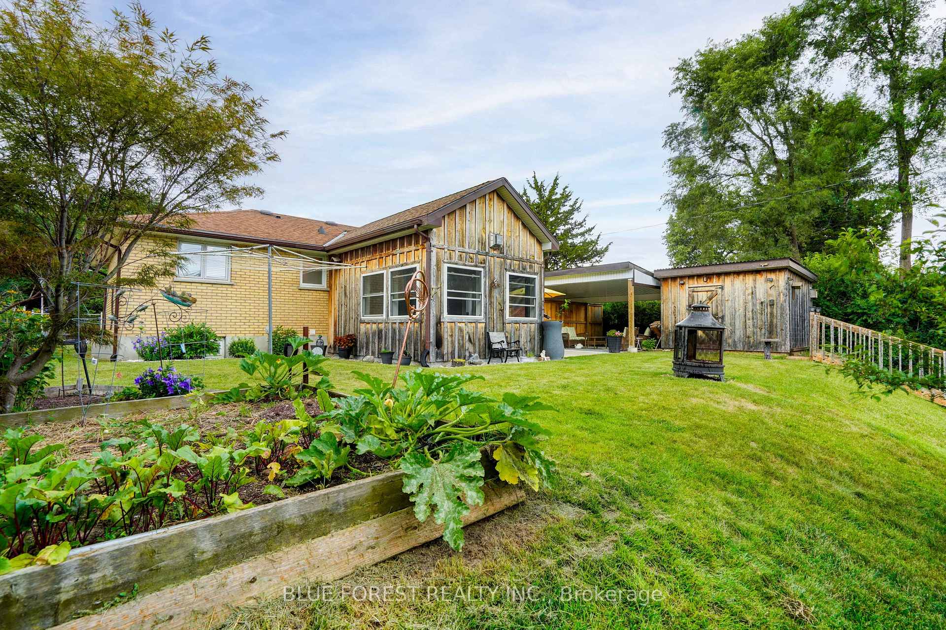 Photo 46 of 926 Eagle Crescent, London, South J — HOMEH