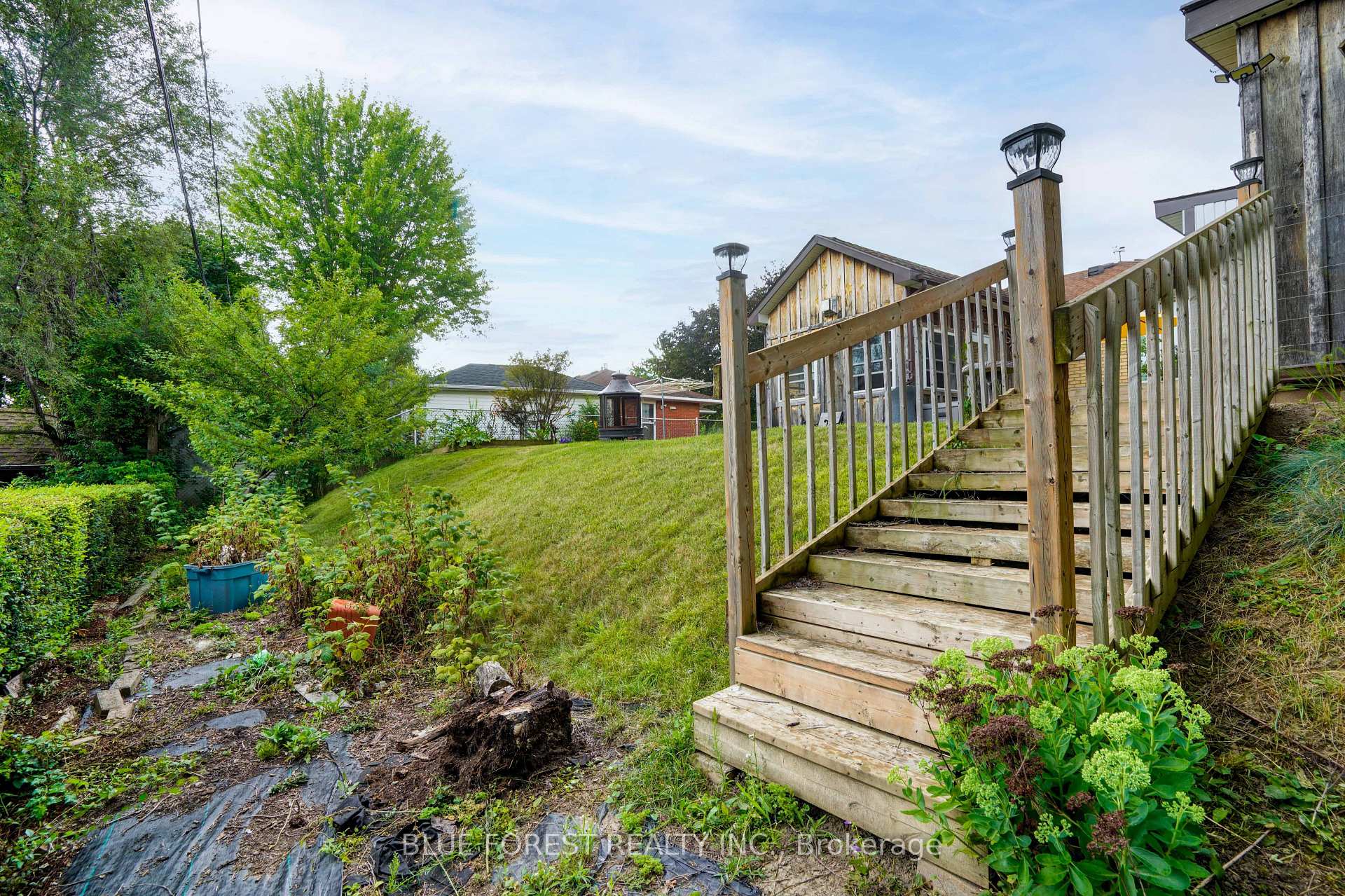Photo 48 of 926 Eagle Crescent, London, South J — HOMEH