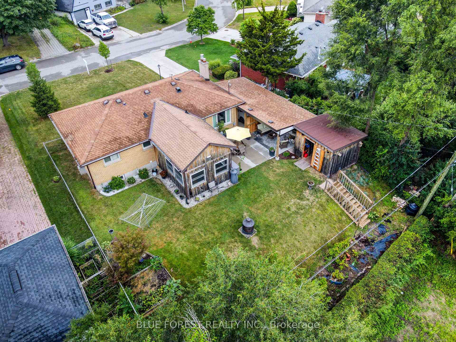 Photo 49 of 926 Eagle Crescent, London, South J — HOMEH