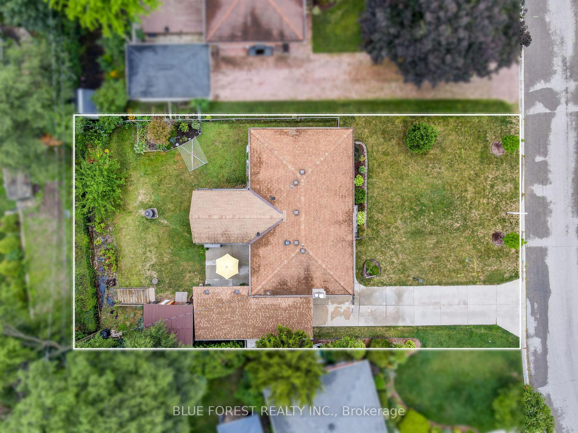 Photo 51 of 926 Eagle Crescent, London, South J — HOMEH