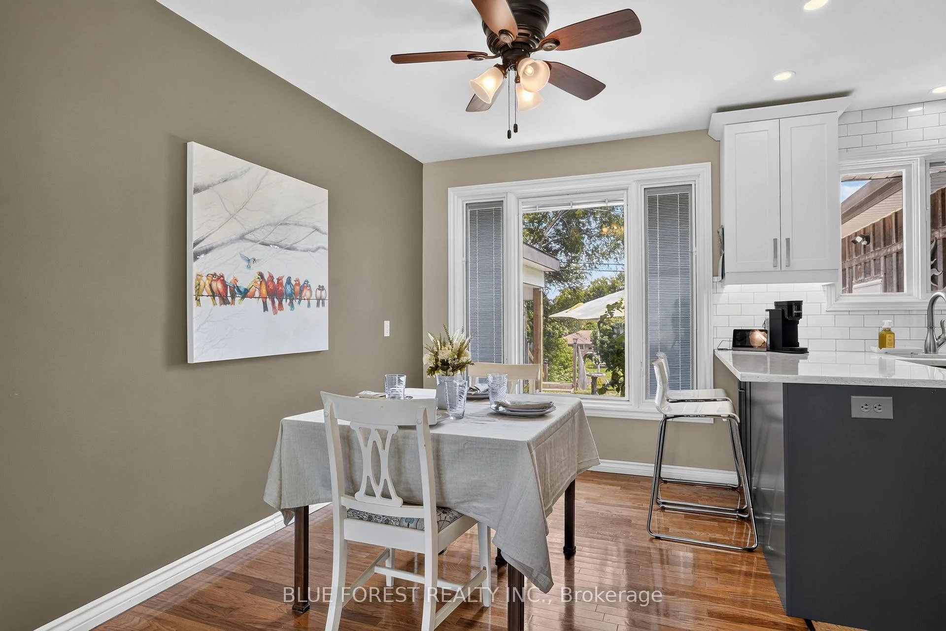 Photo 10 of 926 Eagle Crescent, London, South J — HOMEH