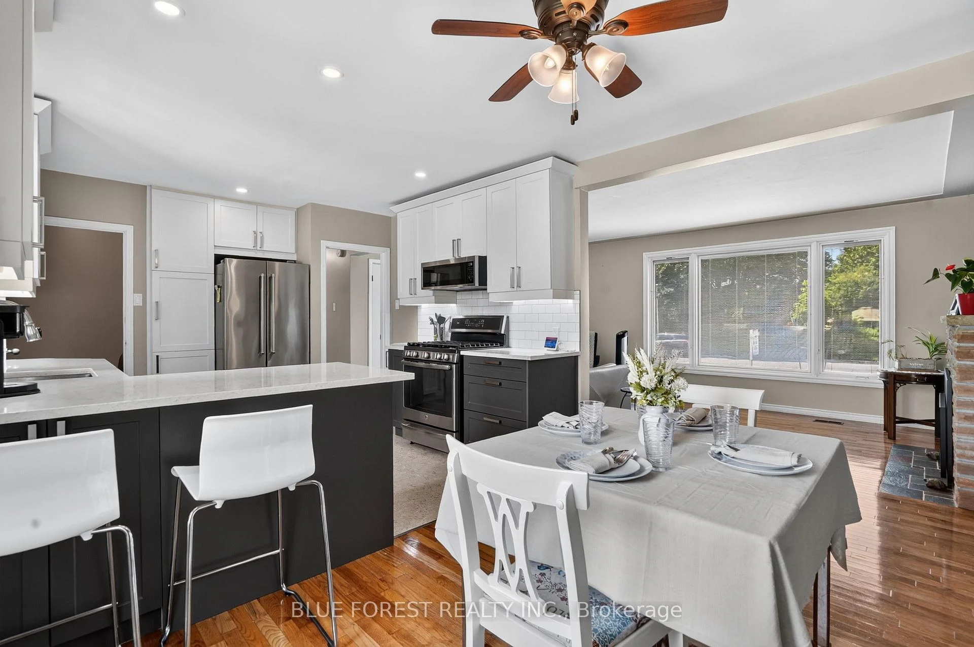 Photo 14 of 926 Eagle Crescent, London, South J — HOMEH