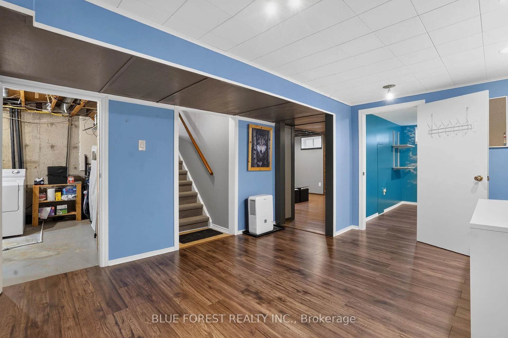Photo 30 of 926 Eagle Crescent, London, South J — HOMEH