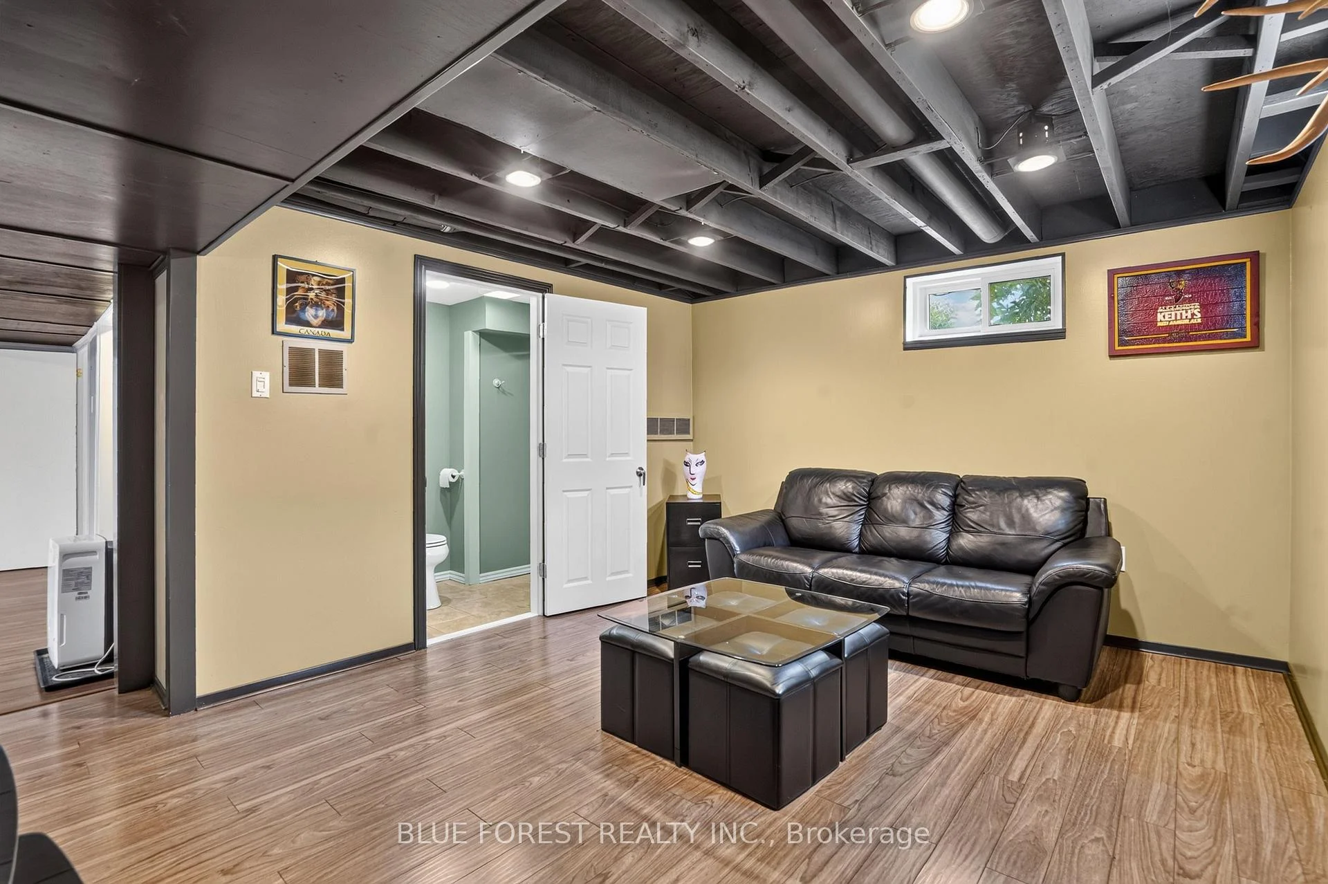 Photo 34 of 926 Eagle Crescent, London, South J — HOMEH