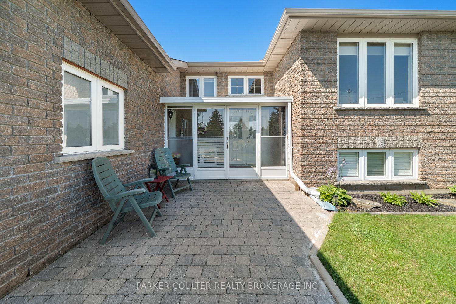 Photo 4 of 2 Marni Lane, Springwater, Rural Springwater — HOMEH
