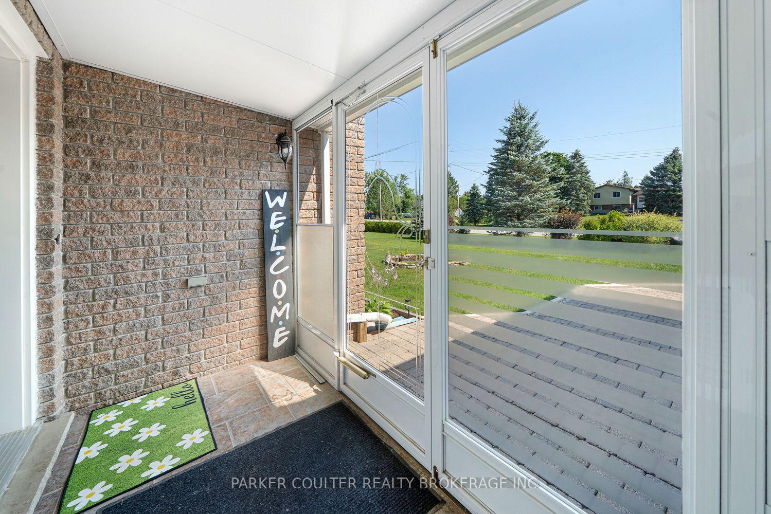 Photo 5 of 2 Marni Lane, Springwater, Rural Springwater — HOMEH