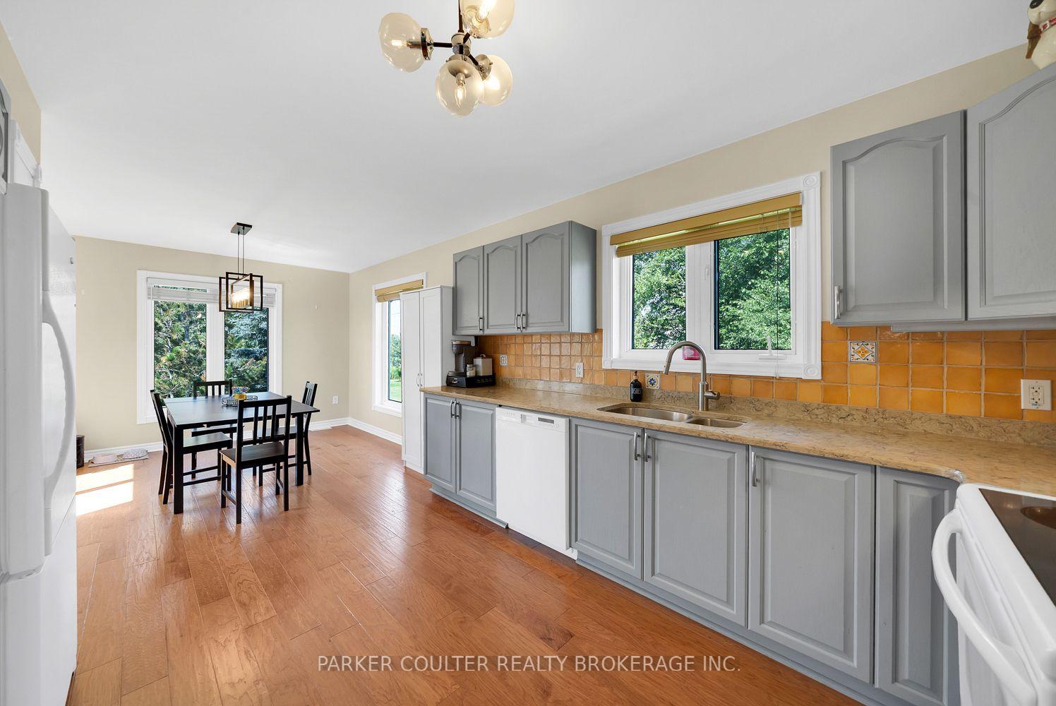 Photo 10 of 2 Marni Lane, Springwater, Rural Springwater — HOMEH