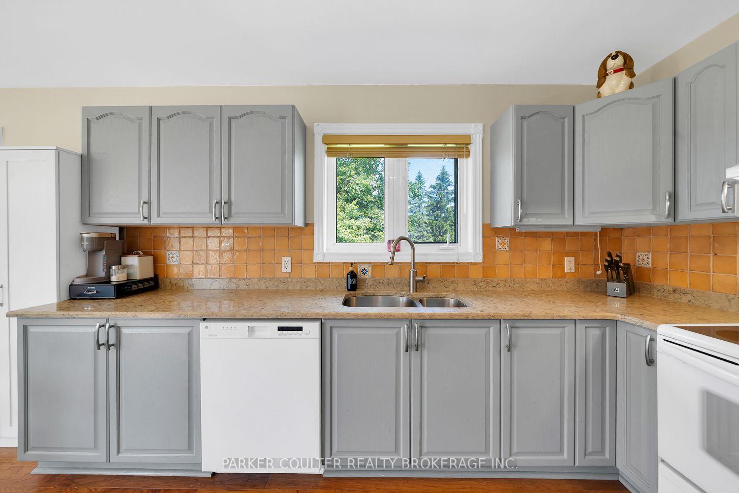 Photo 12 of 2 Marni Lane, Springwater, Rural Springwater — HOMEH