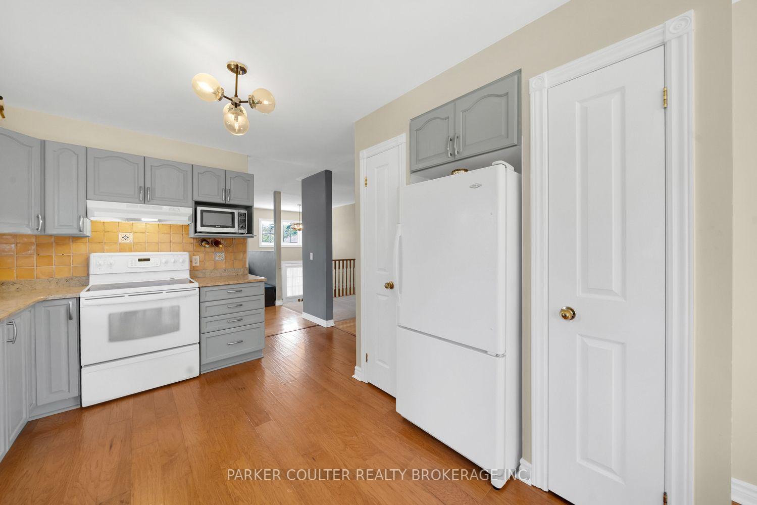 Photo 15 of 2 Marni Lane, Springwater, Rural Springwater — HOMEH