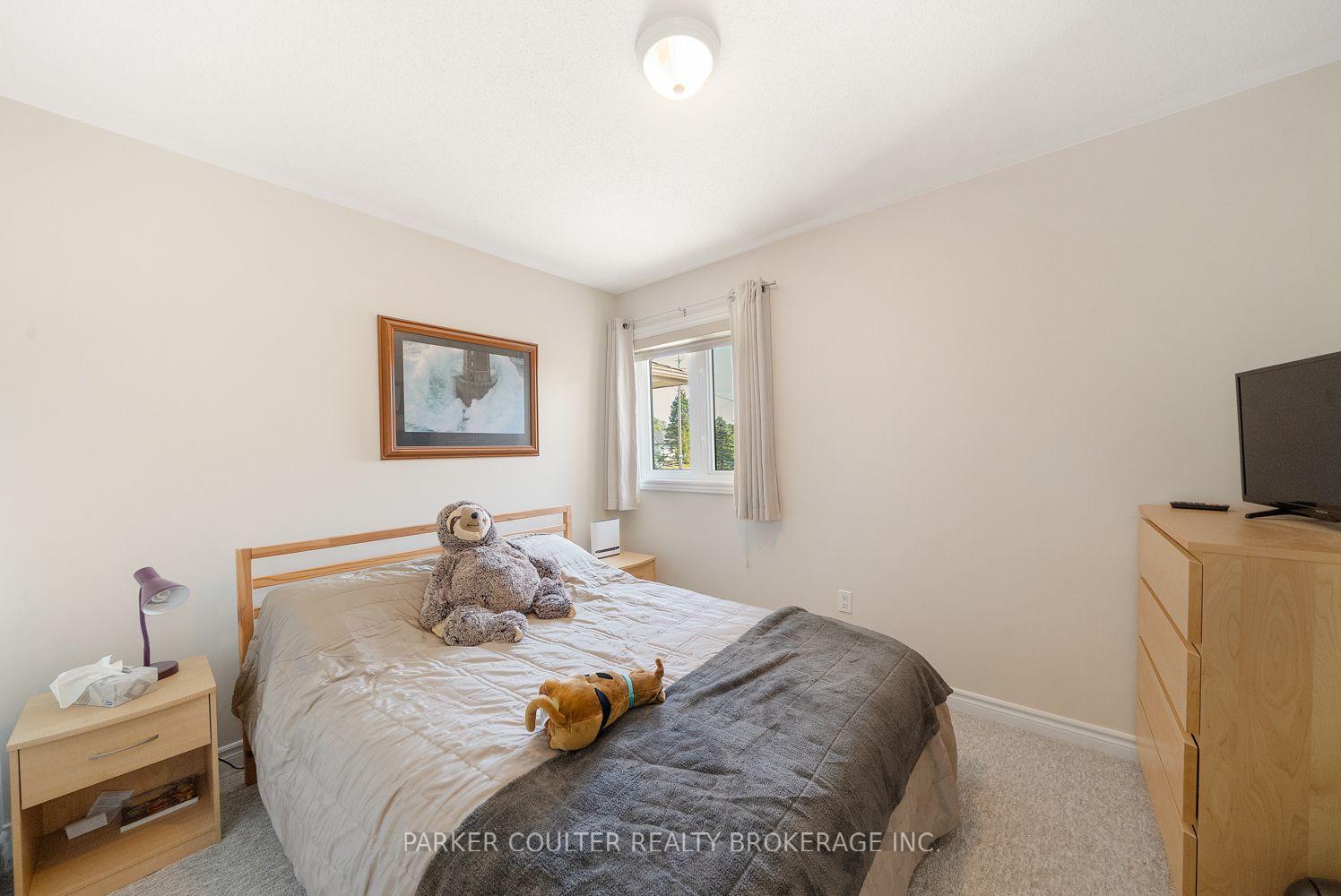Photo 34 of 2 Marni Lane, Springwater, Rural Springwater — HOMEH