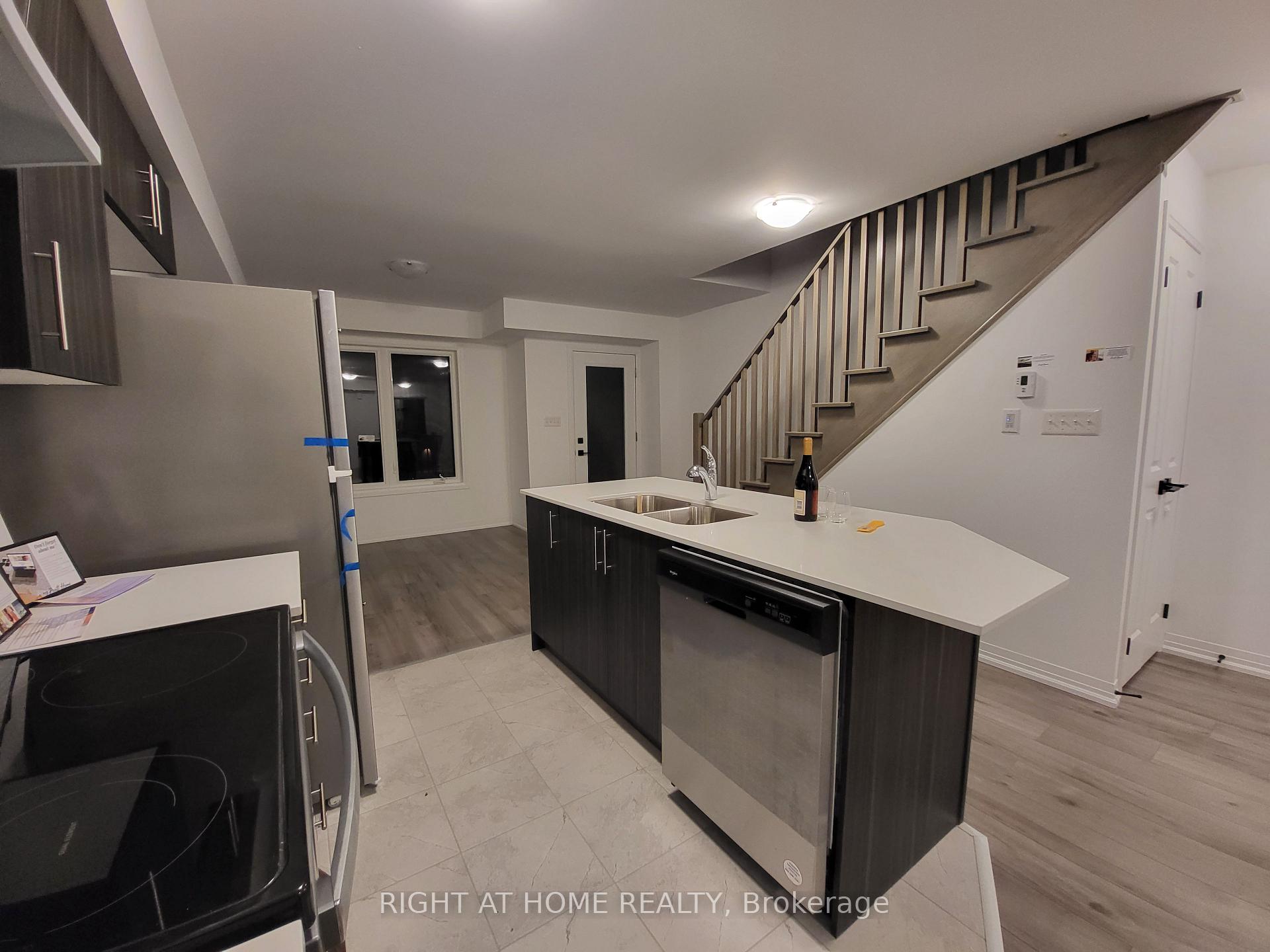 Photo 12 of 23 Fairlane Avenue, Barrie, Painswick South — HOMEH