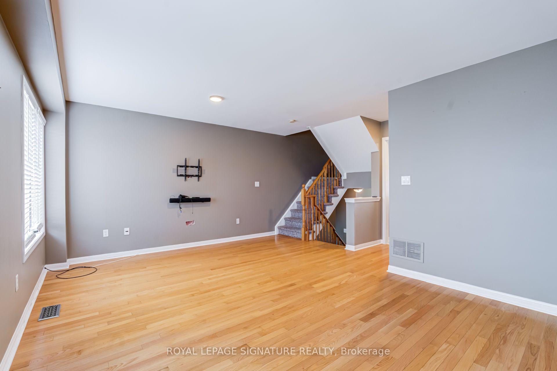 Photo 8 of 250 Richvale Drive S, Brampton, Heart Lake East — HOMEH