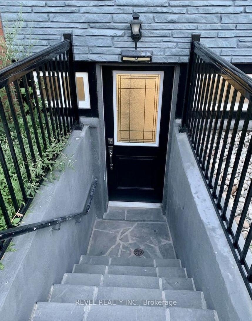 Photo 1 of Unit Lower, 636 Scarlett Road S, Etobicoke, Humber Heights — HOMEH