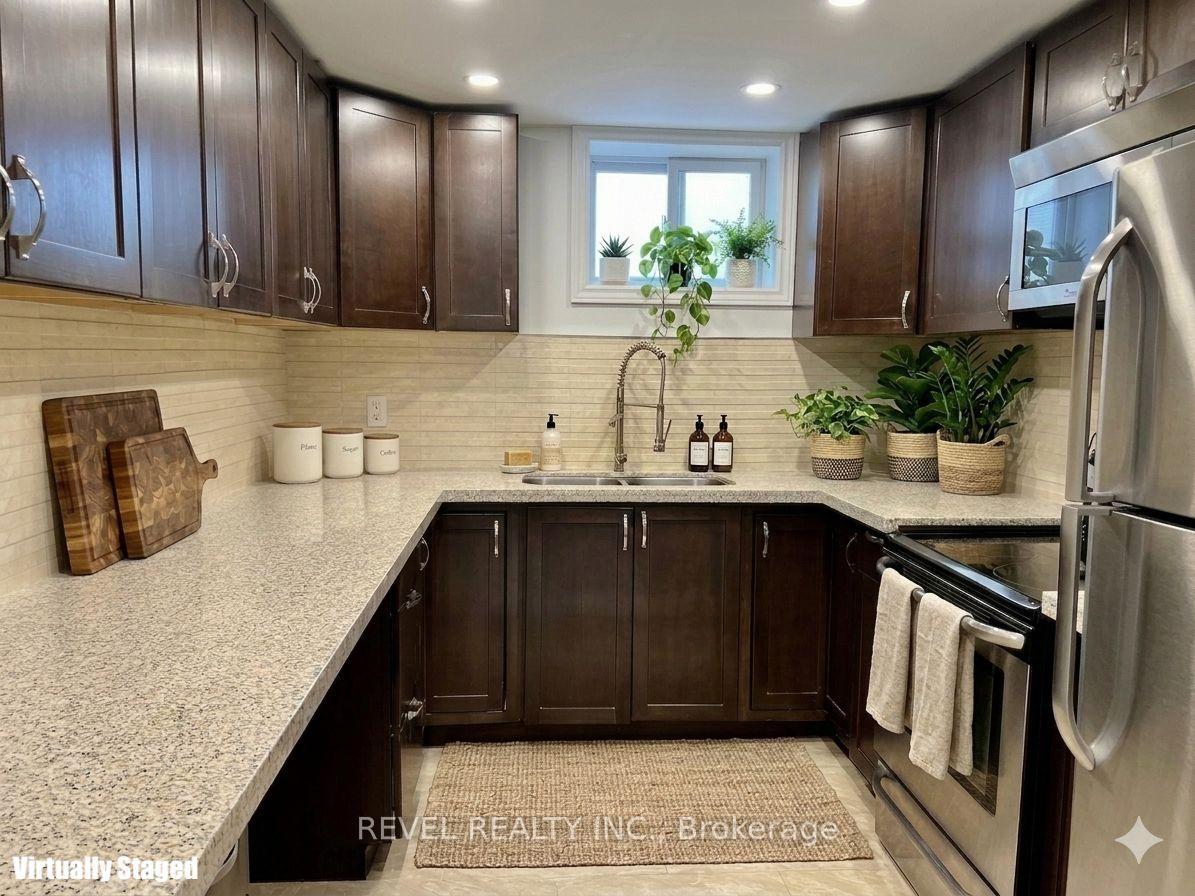Photo 6 of Unit Lower, 636 Scarlett Road S, Etobicoke, Humber Heights — HOMEH