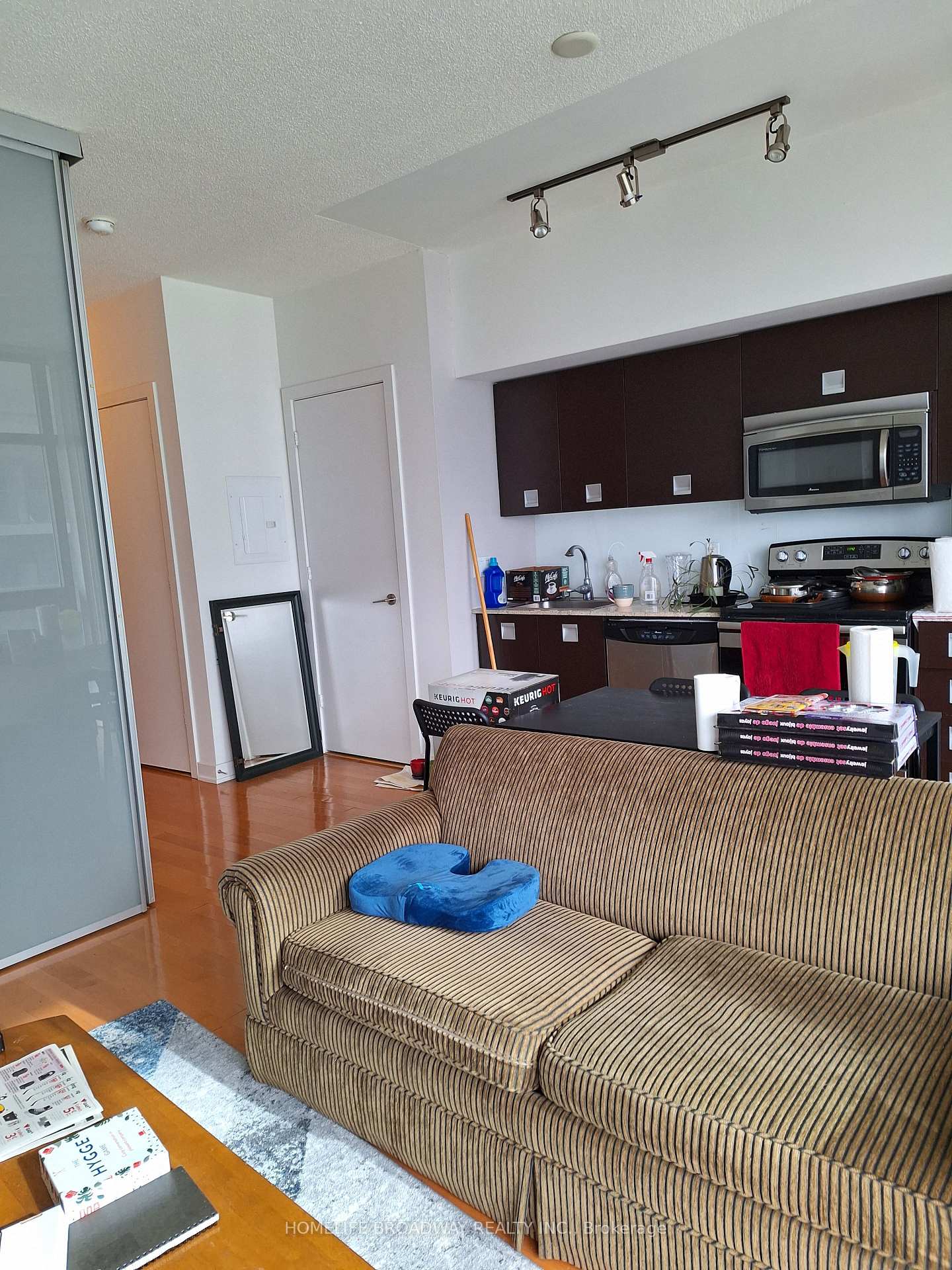 Photo 4 of Unit 1402, 33 Charles Street E, Toronto, Church-Yonge Corridor — HOMEH