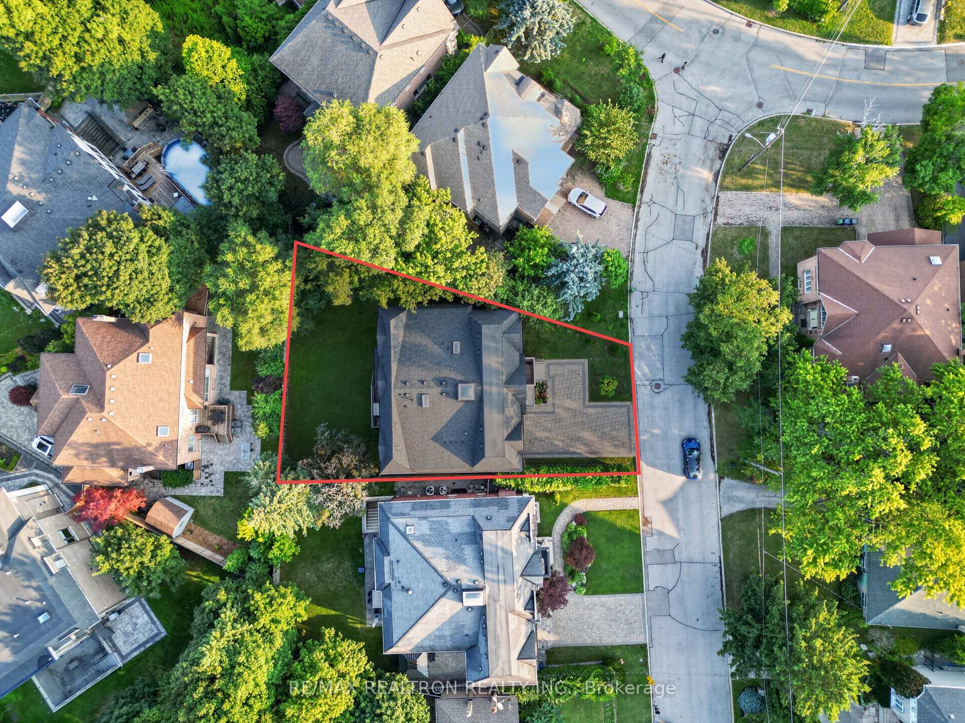 Photo 2 of 5 Lloydminster Crescent, North York, Newtonbrook East — HOMEH