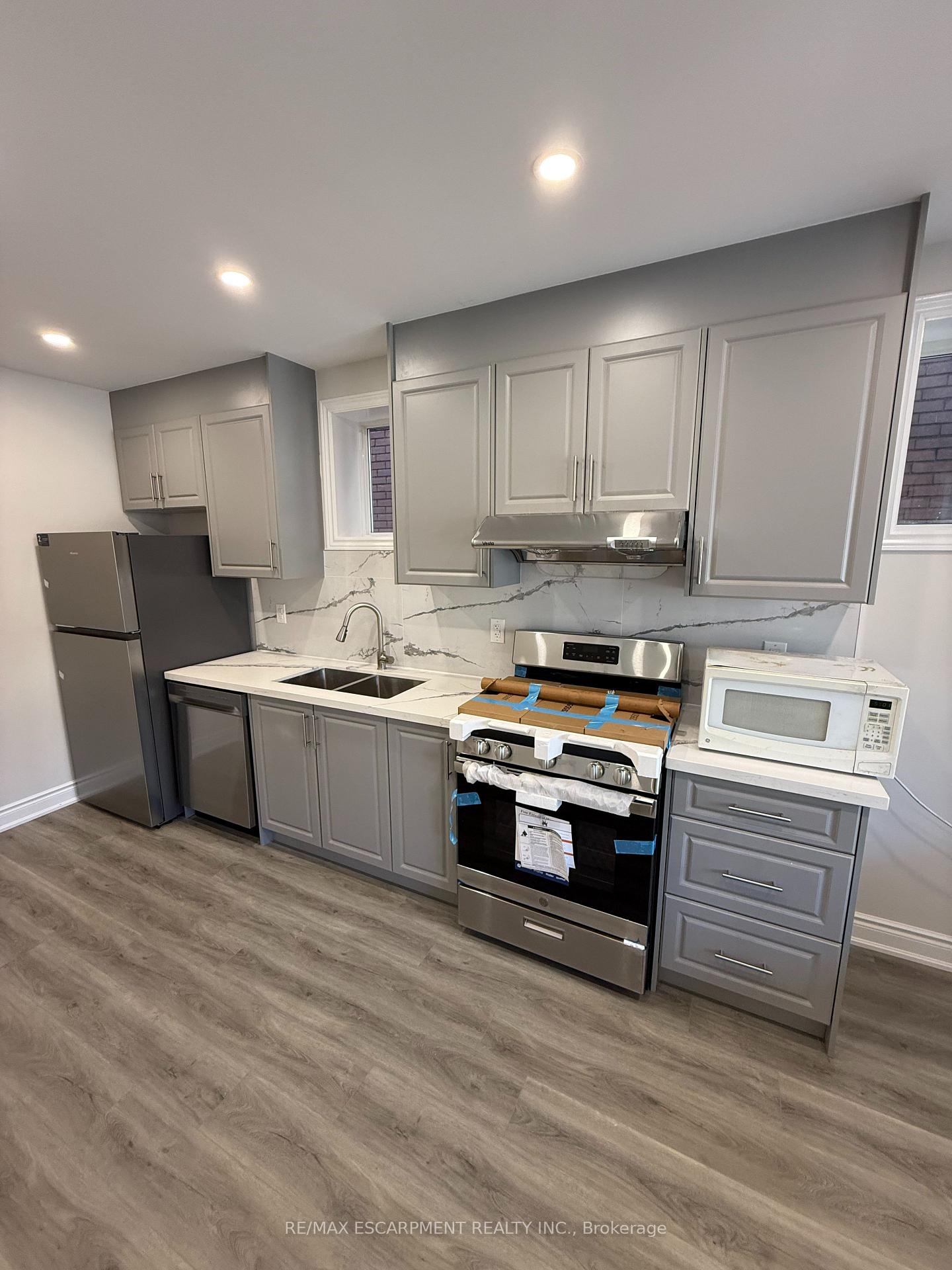 Photo 6 of Unit Main, 187 Stirton Street, Hamilton, Gibson — HOMEH