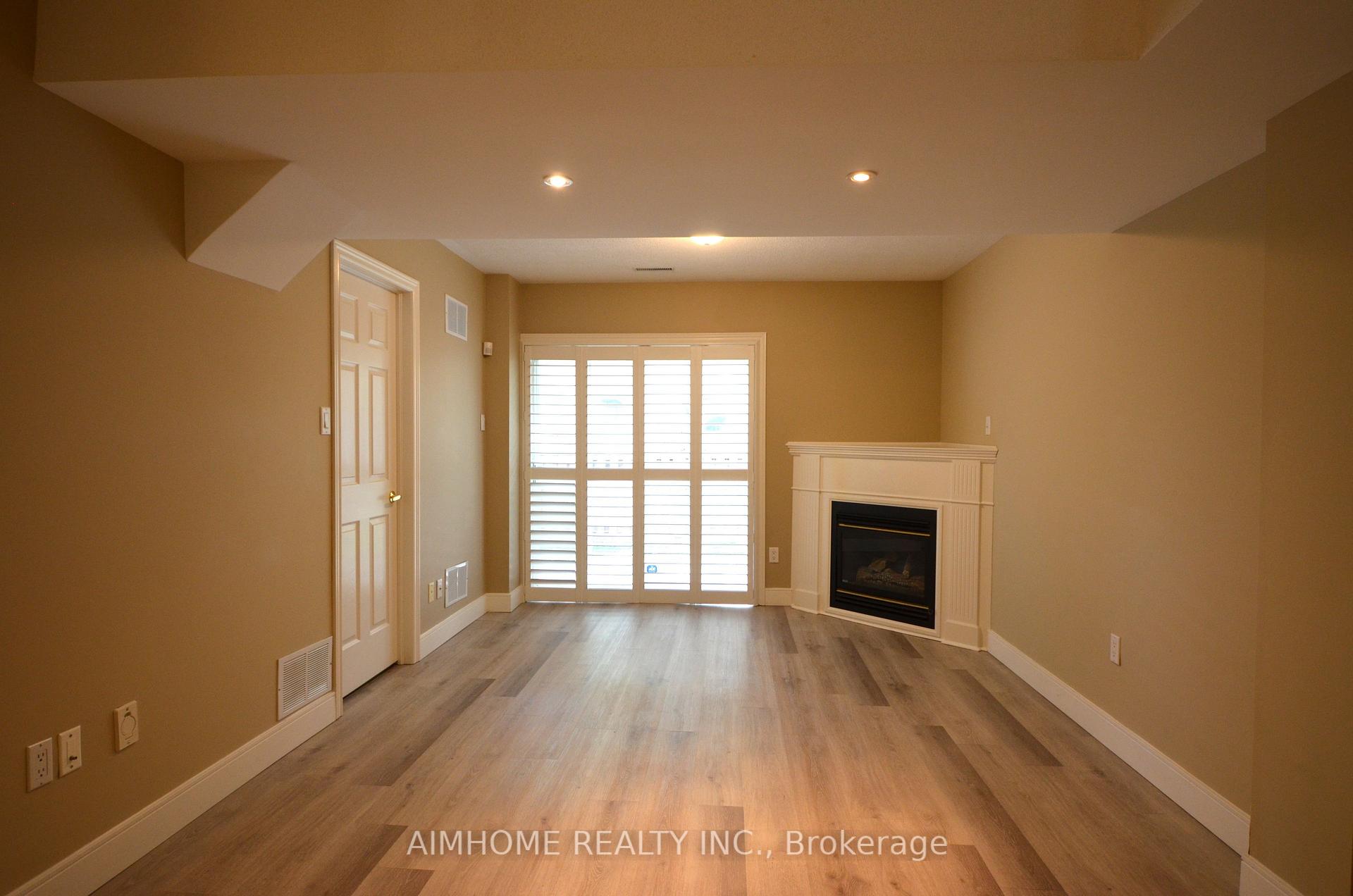 Photo 2 of Unit 7, 10719 Bathurst Street, Richmond Hill, Mill Pond — HOMEH