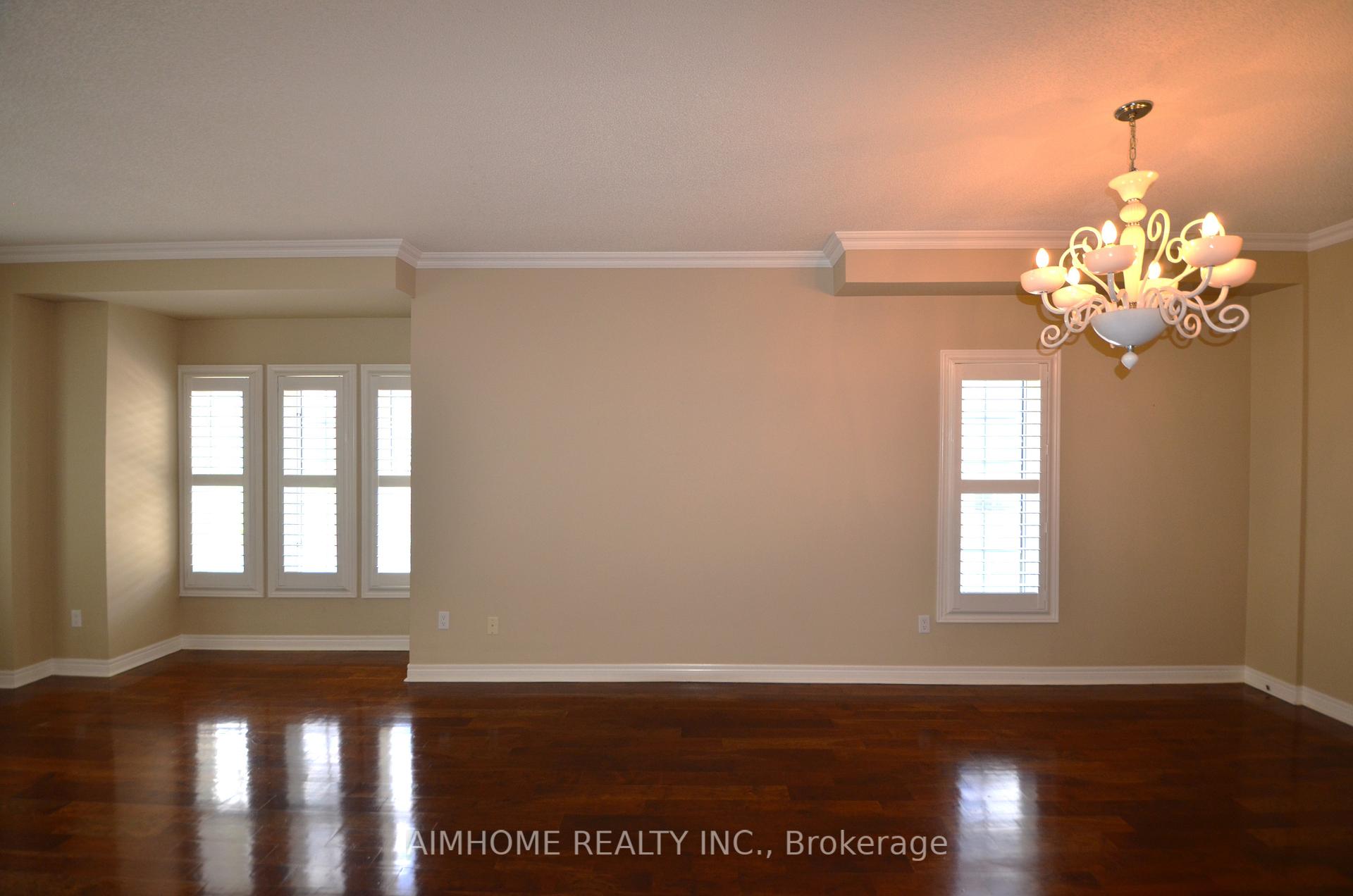 Photo 4 of Unit 7, 10719 Bathurst Street, Richmond Hill, Mill Pond — HOMEH