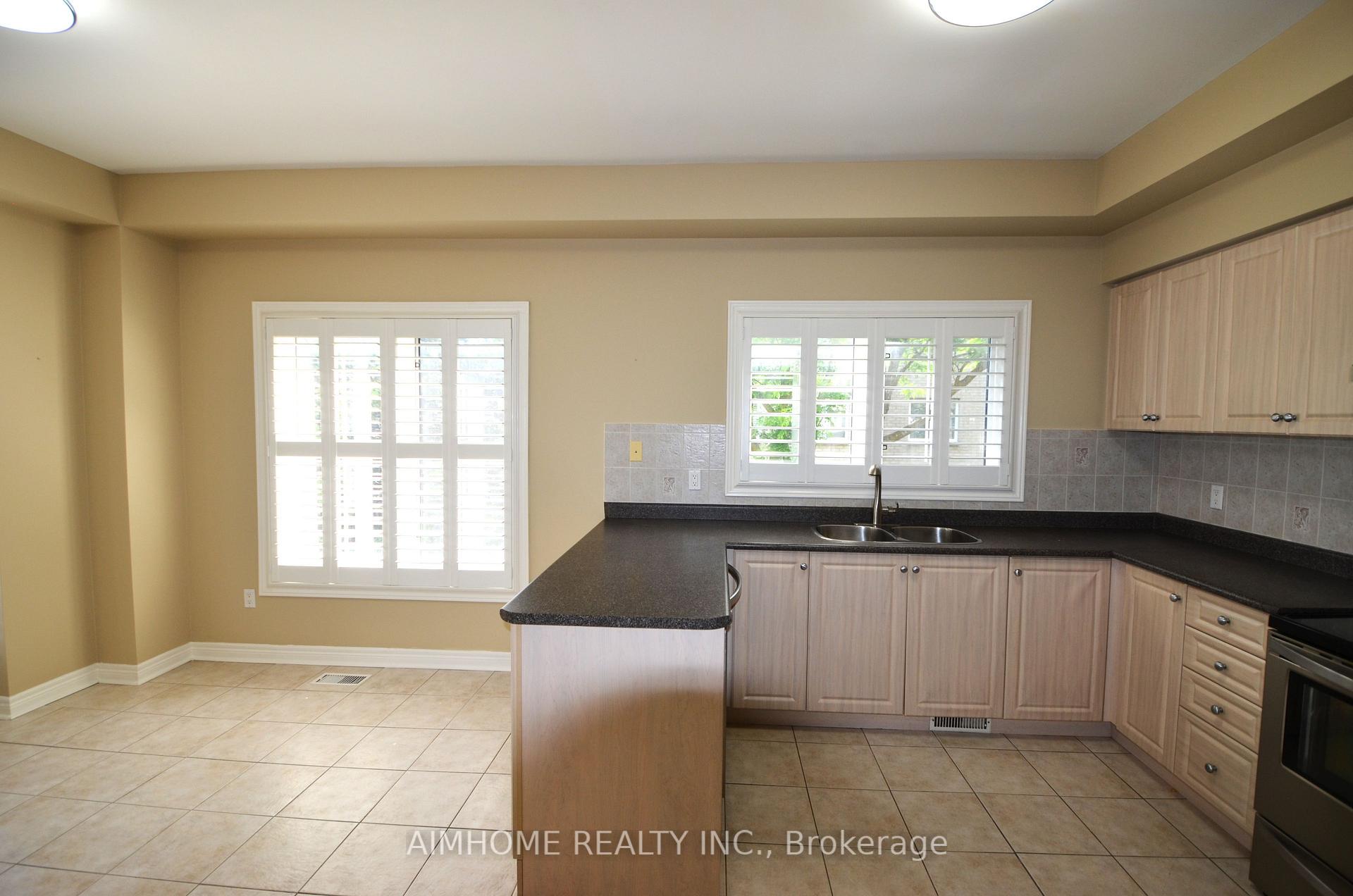 Photo 7 of Unit 7, 10719 Bathurst Street, Richmond Hill, Mill Pond — HOMEH